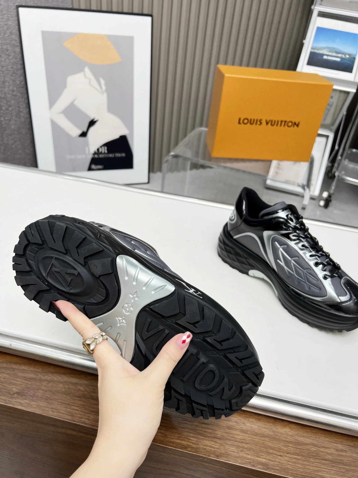 OOBB-- 8V 1ABZ2W Discovery cowhide item:E-X158D1038