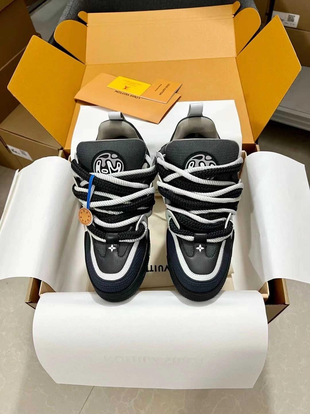 OOBB-- 8V 1ABZ45 skate Calfskin item:E-X187A0904