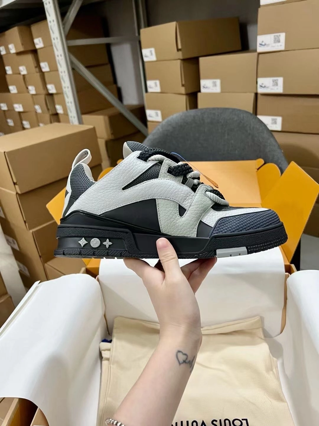 OOBB-- 8V 1ABZ45 skate Calfskin item:E-X187A0904