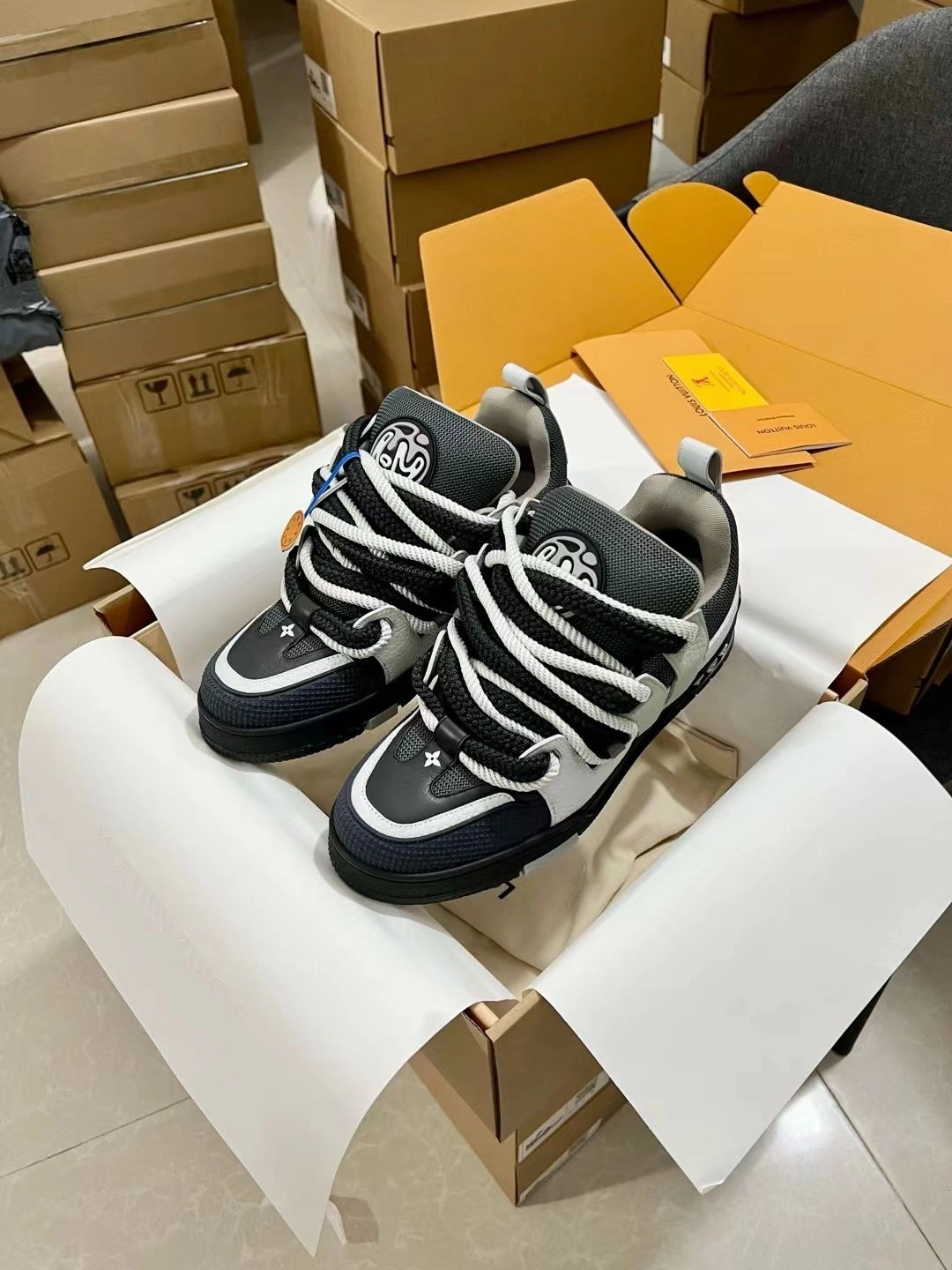 OOBB-- 8V 1ABZ45 skate Calfskin item:E-X187A0904