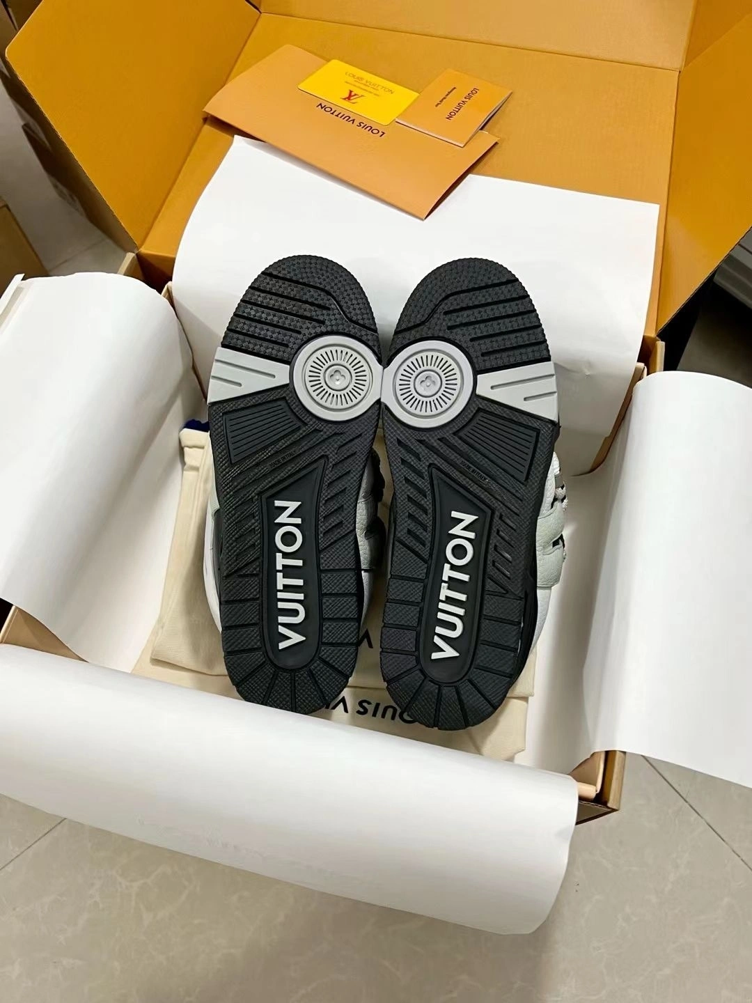 OOBB-- 8V 1ABZ45 skate Calfskin item:E-X187A0904