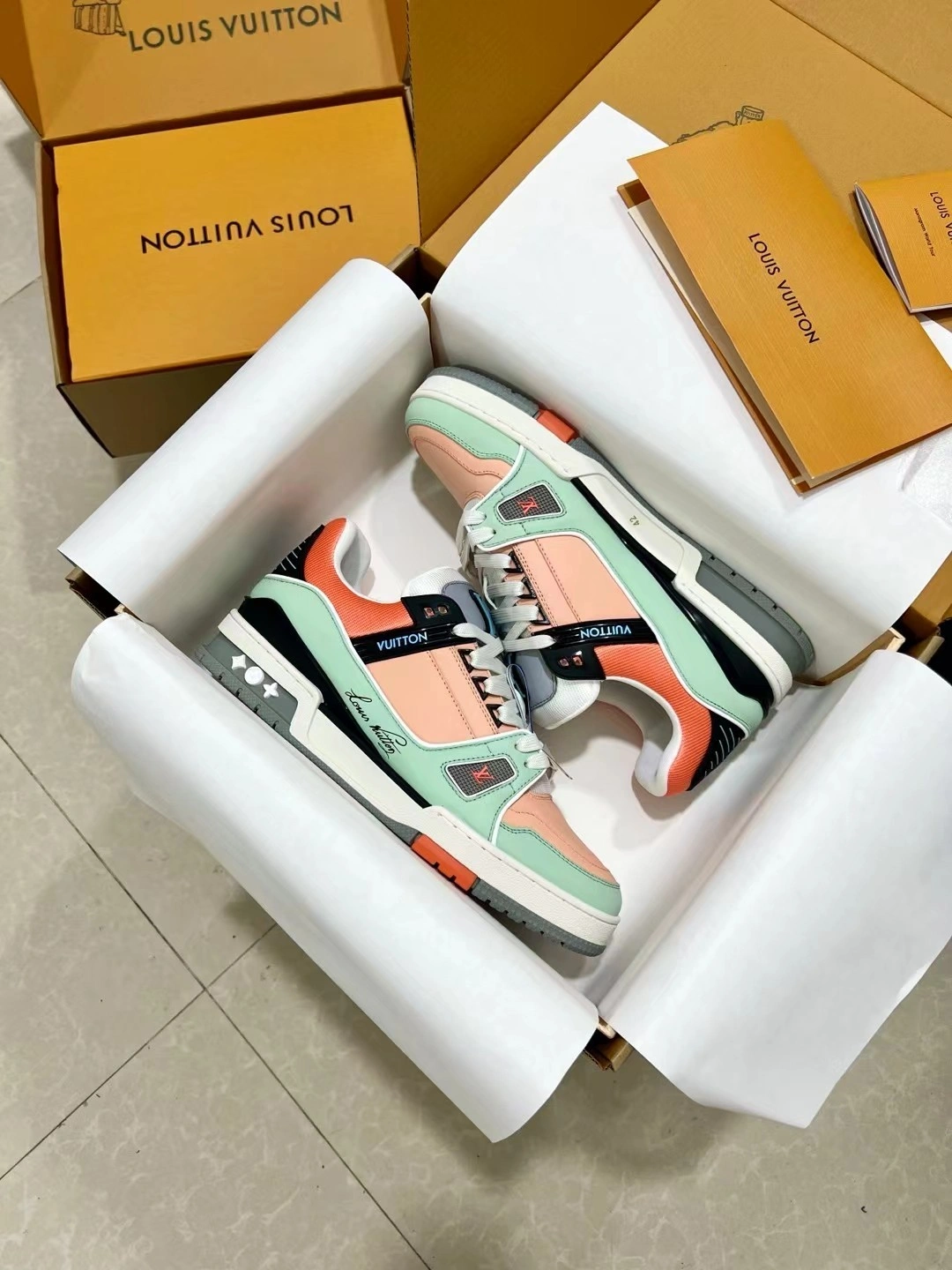 OOBB-- 8V 1ACFXZ 1ACFXY 1ACFXX Calfskin Trainer item:D-X000F1114S