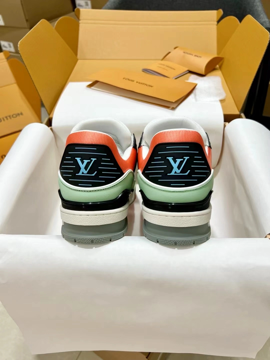 OOBB-- 8V 1ACFXZ 1ACFXY 1ACFXX Calfskin Trainer item:D-X000F1114S
