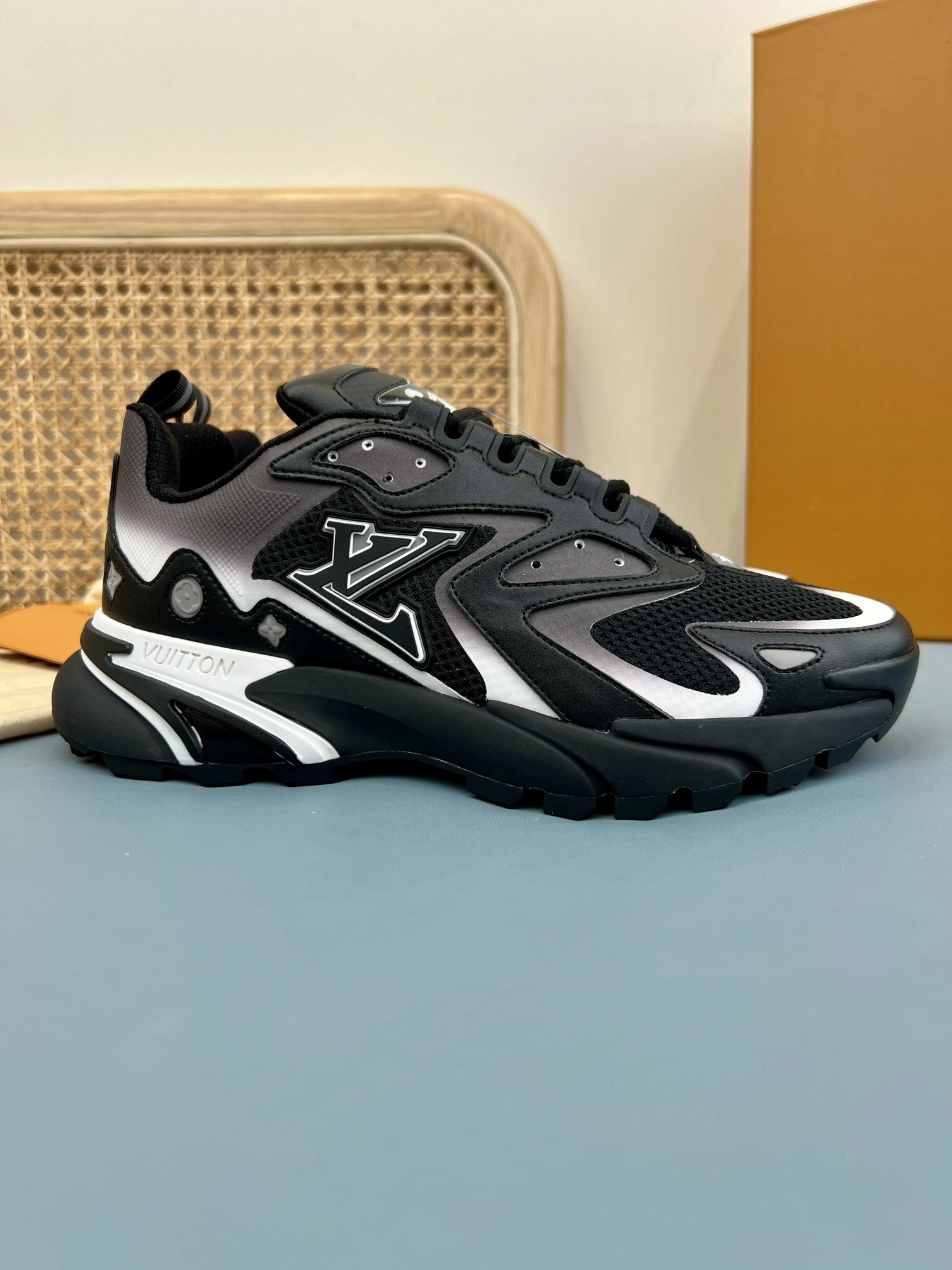 OOBB-- 8V 1ACG7W Runner Tatic item:E-X430F0632