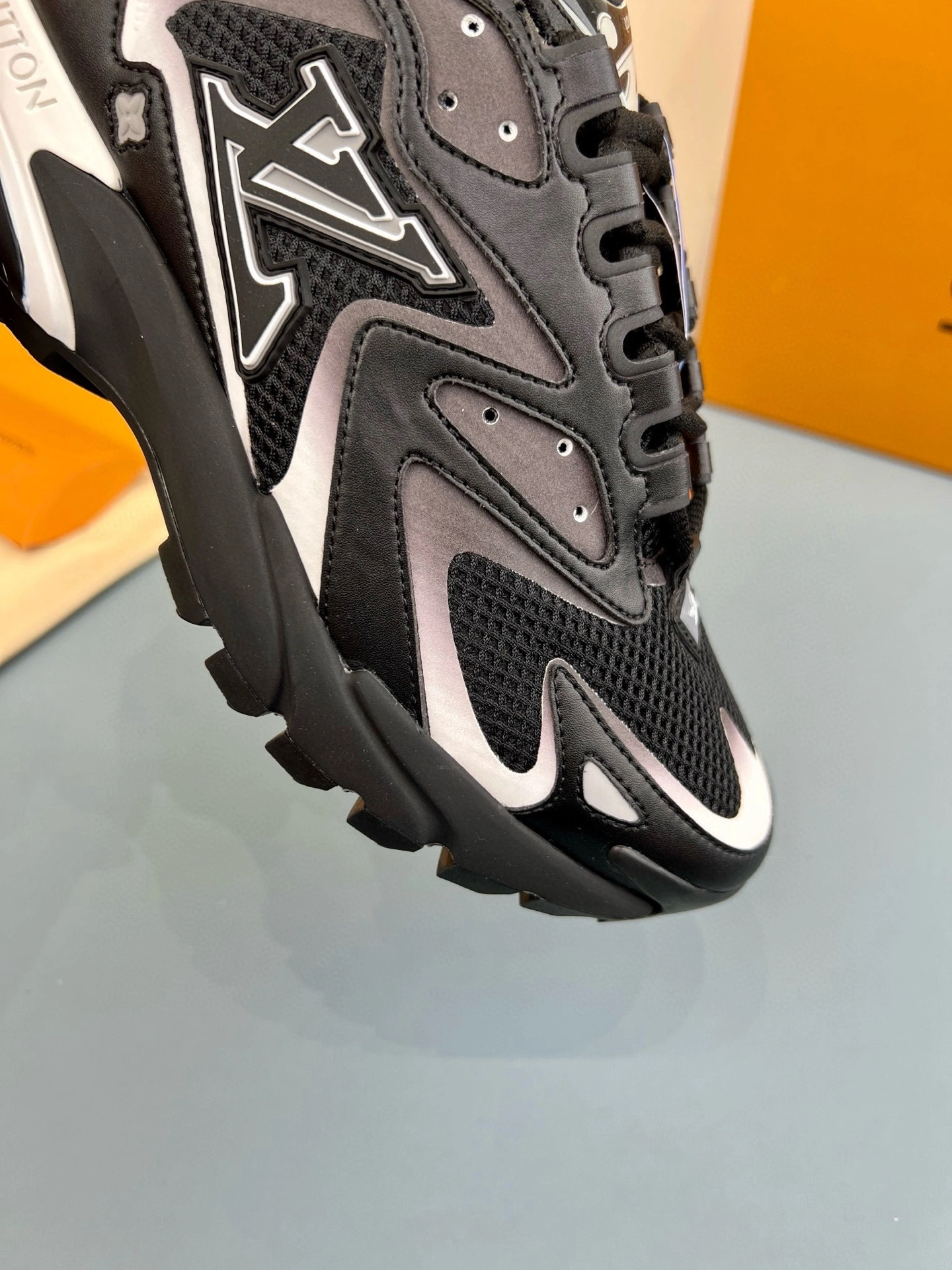 OOBB-- 8V 1ACG7W Runner Tatic item:E-X430F0632