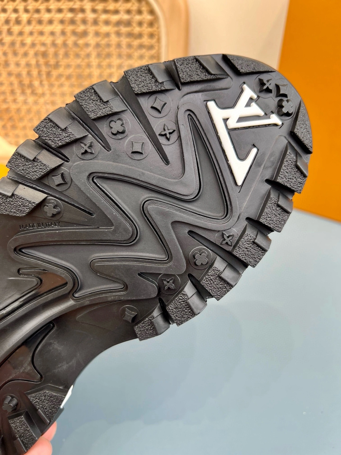 OOBB-- 8V 1ACG7W Runner Tatic item:E-X430F0632