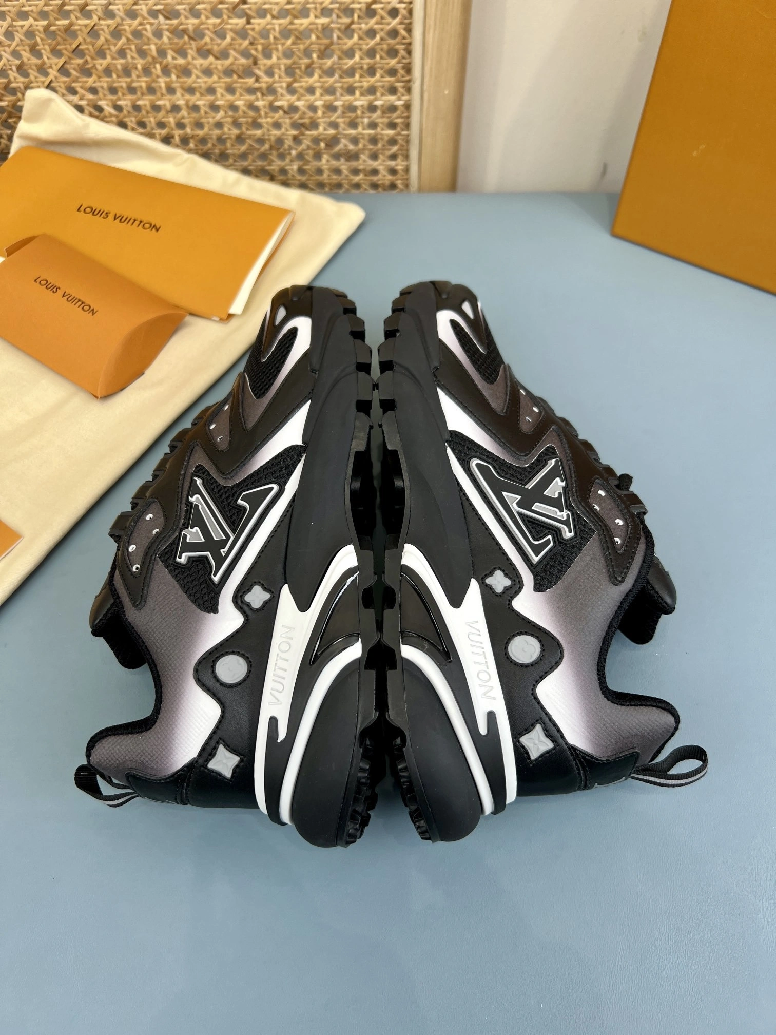 OOBB-- 8V 1ACG7W Runner Tatic item:E-X430F0632