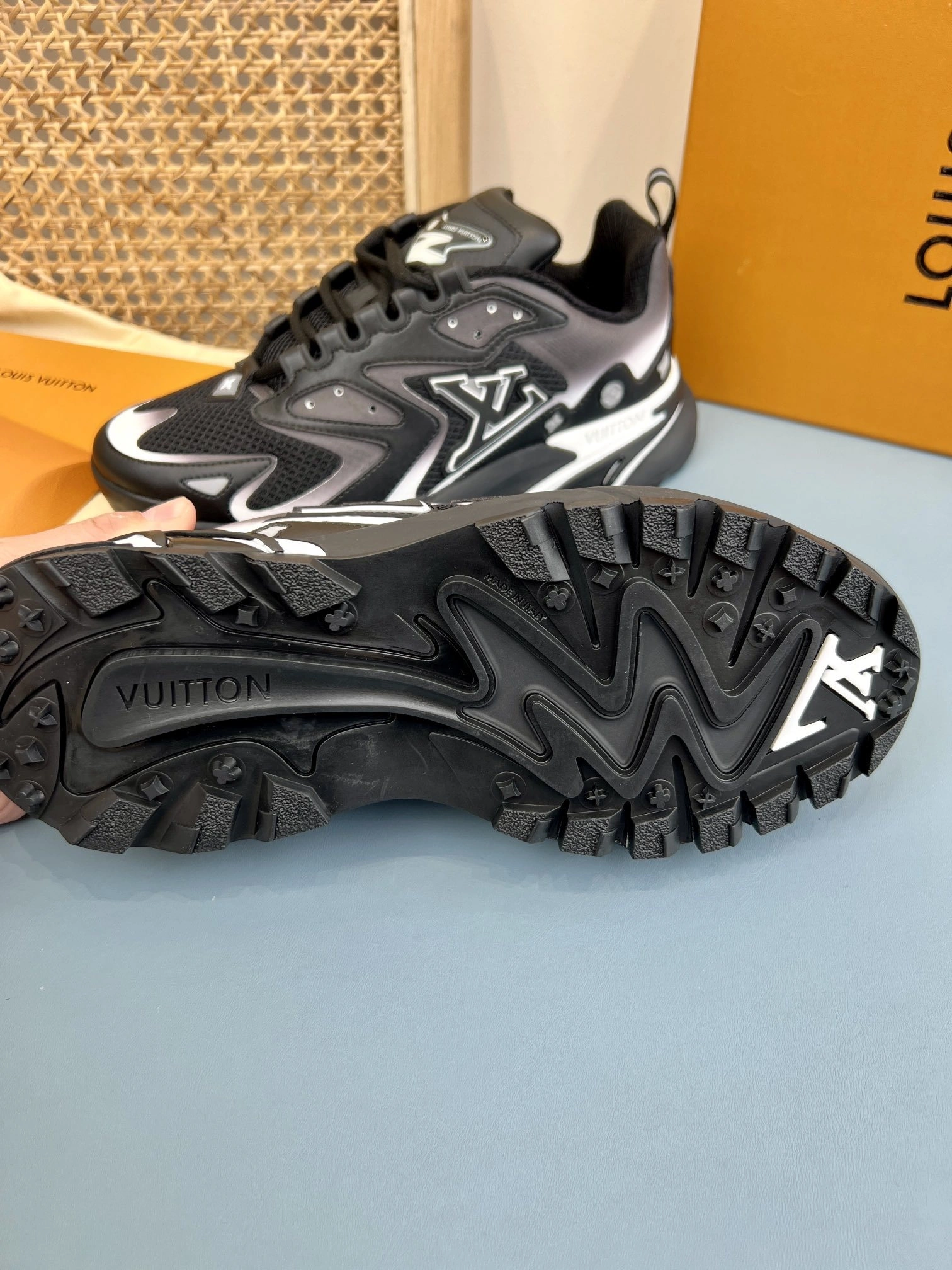 OOBB-- 8V 1ACG7W Runner Tatic item:E-X430F0632