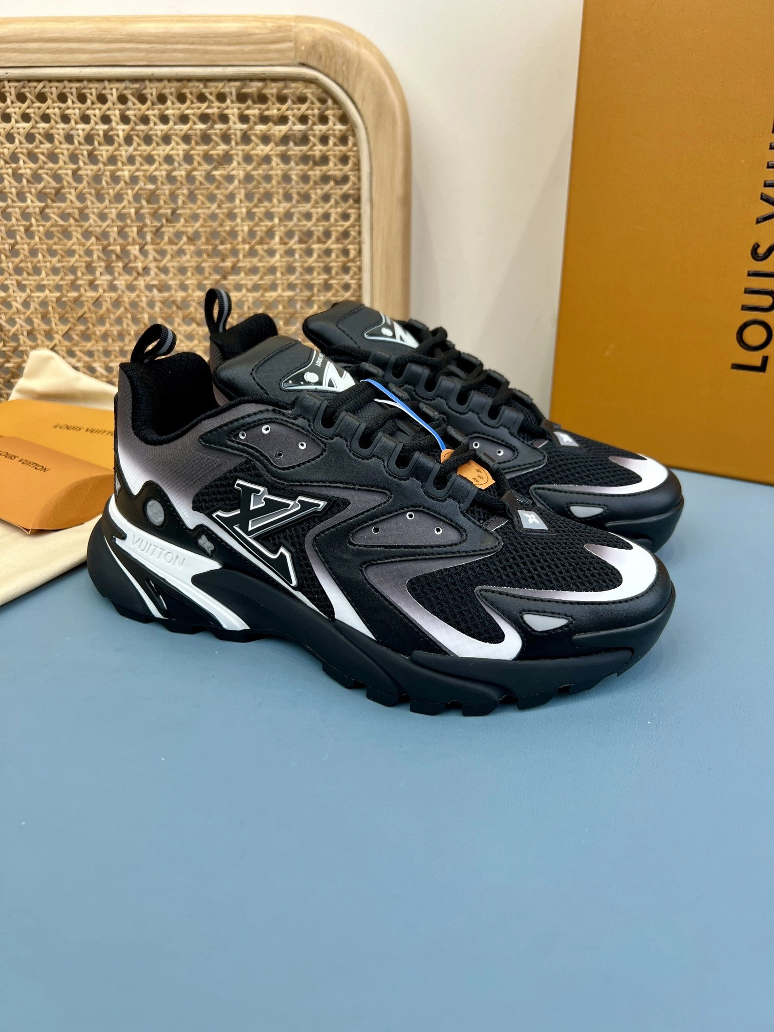 OOBB-- 8V 1ACG7W Runner Tatic item:E-X430F0632