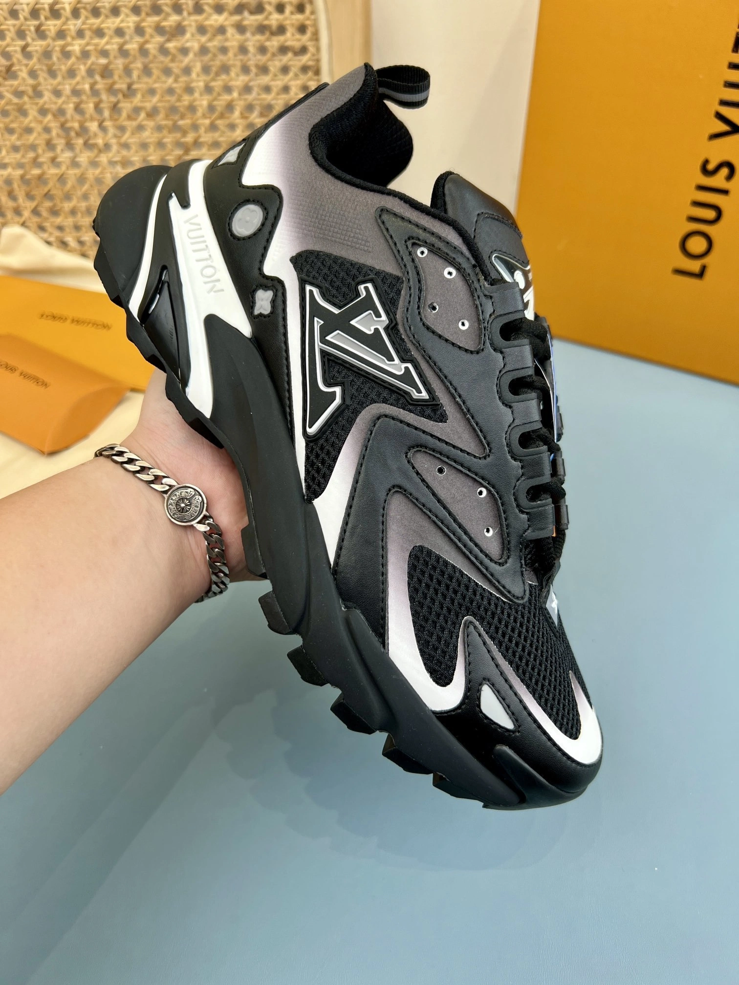 OOBB-- 8V 1ACG7W Runner Tatic item:E-X430F0632