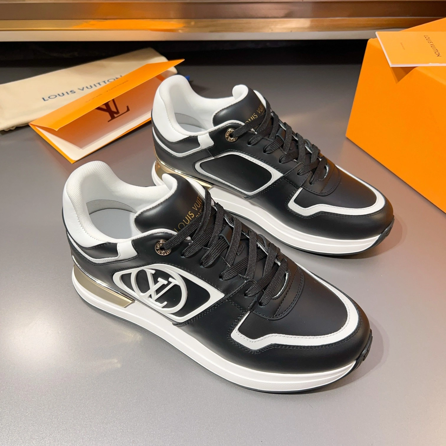 OOBB-- 8V 1ACGLK Calfskin item:D-X158E2142