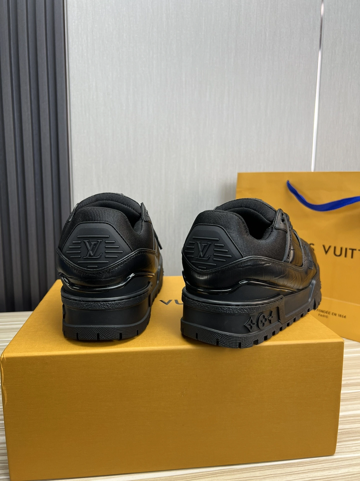 OOBB-- 8V 1ACN15 Calfskin item:D-X158F1121S