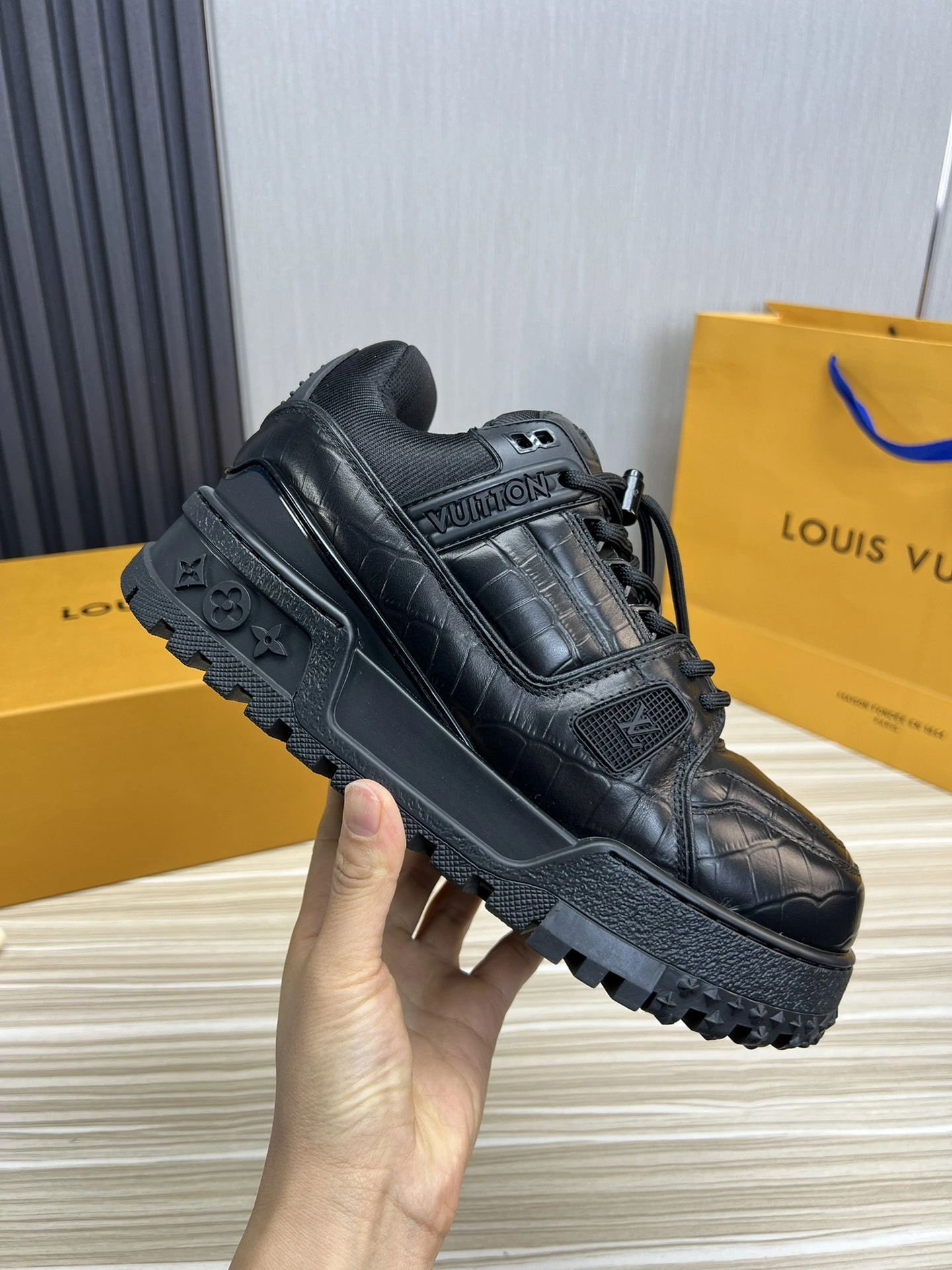 OOBB-- 8V 1ACN15 Calfskin item:D-X158F1121S