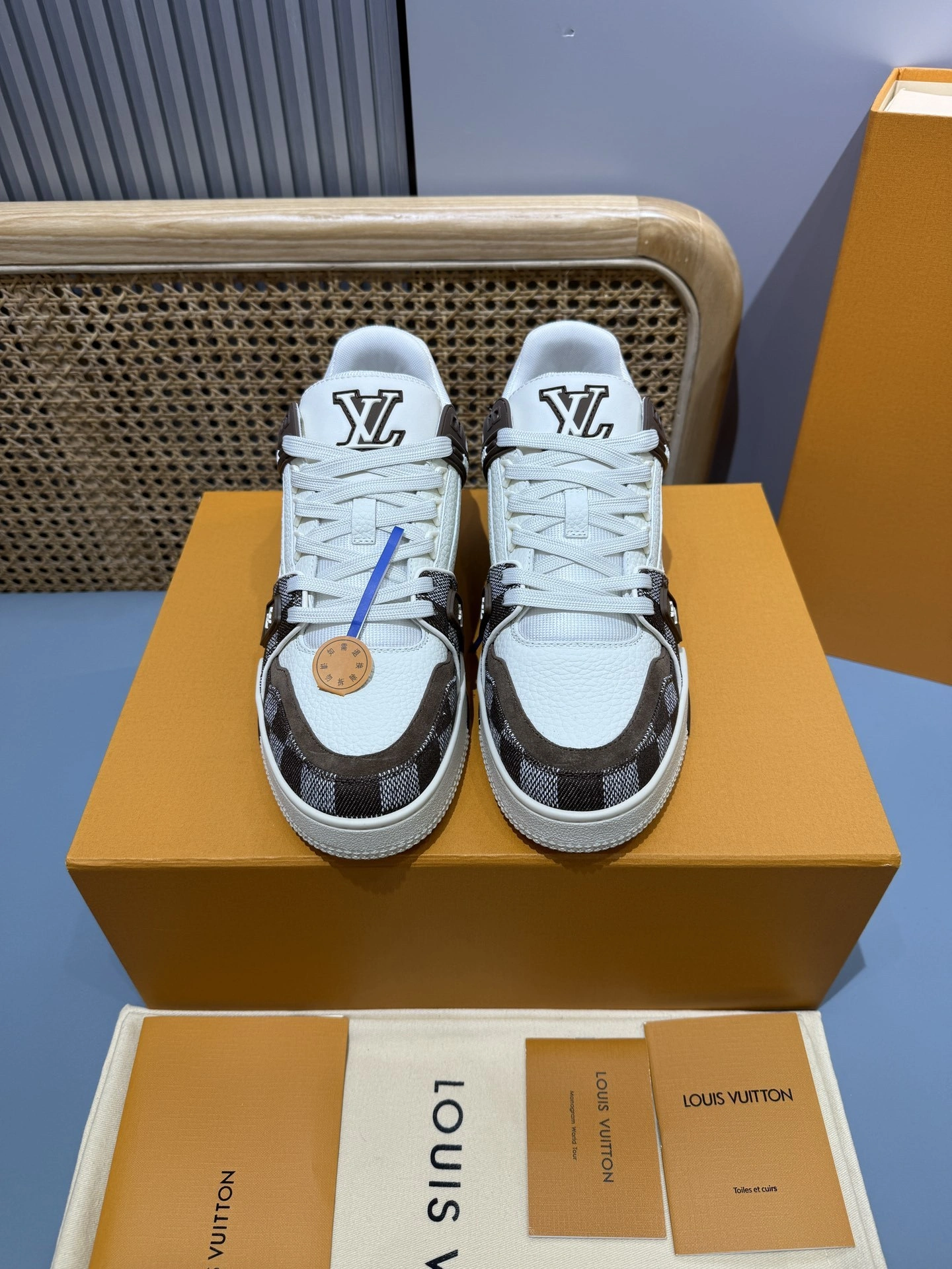 OOBB-- 8V 1ACPR9 Trainer cowhide item:E-X430L0318B