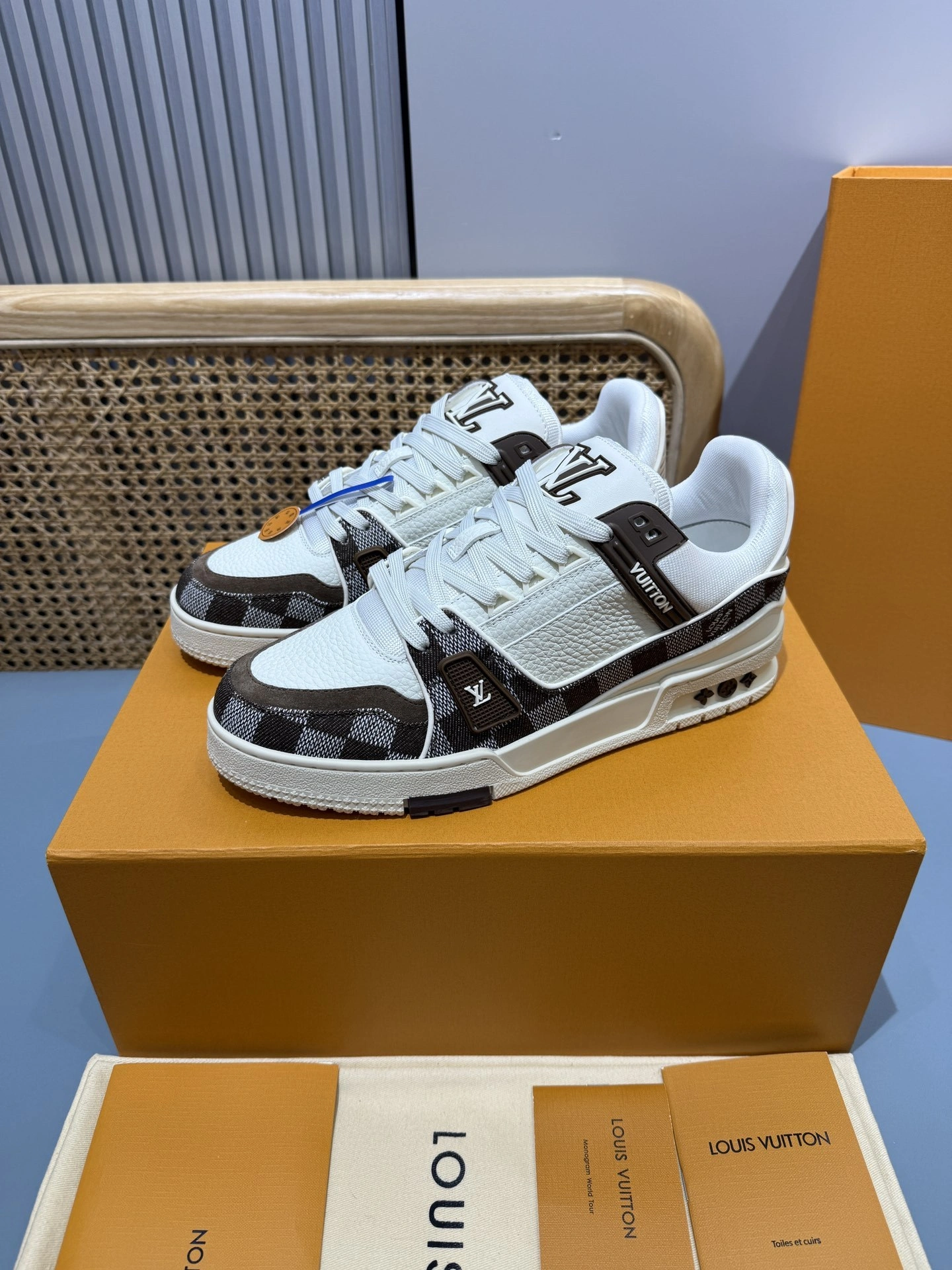 OOBB-- 8V 1ACPR9 Trainer cowhide item:E-X430L0318B