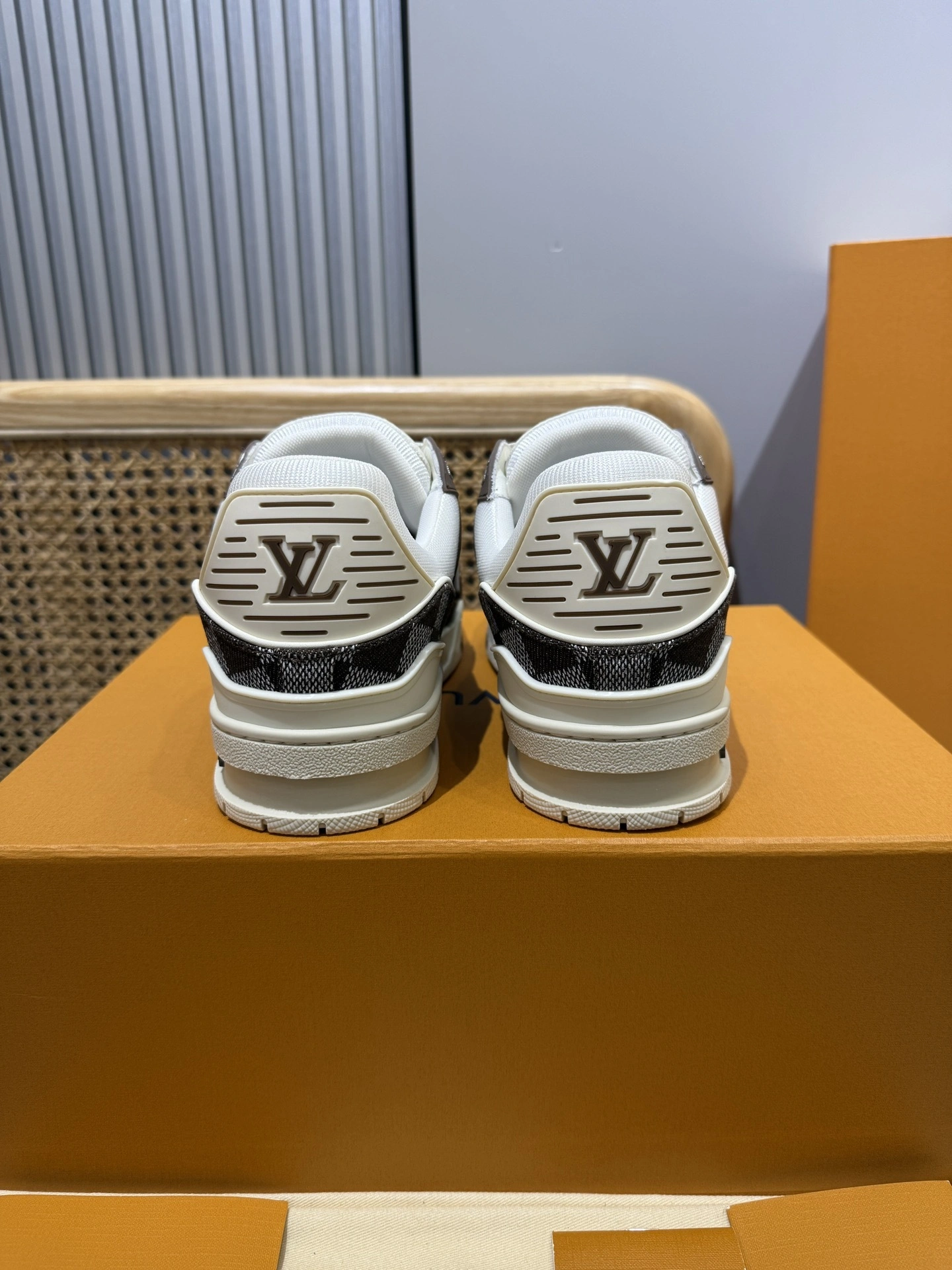 OOBB-- 8V 1ACPR9 Trainer cowhide item:E-X430L0318B