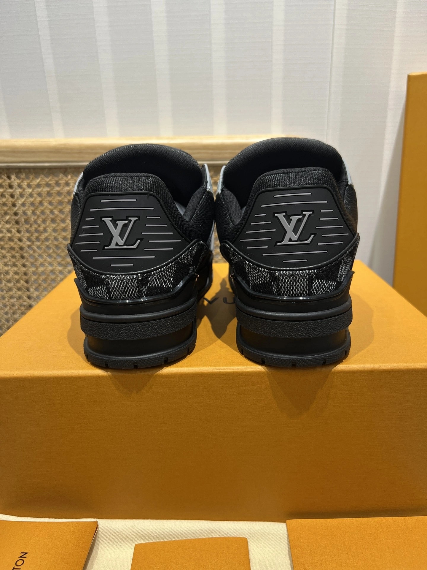 OOBB-- 8V 1ACPSF Trainer cowhide item:E-X430L0316B
