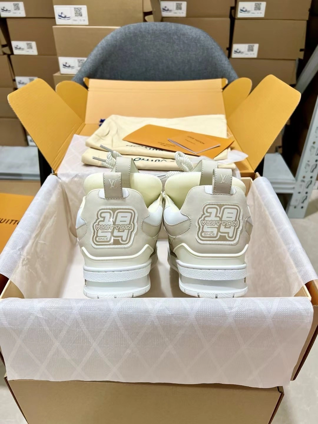 OOBB-- 8V 1ACRNR skate Calfskin item:E-X187A0939