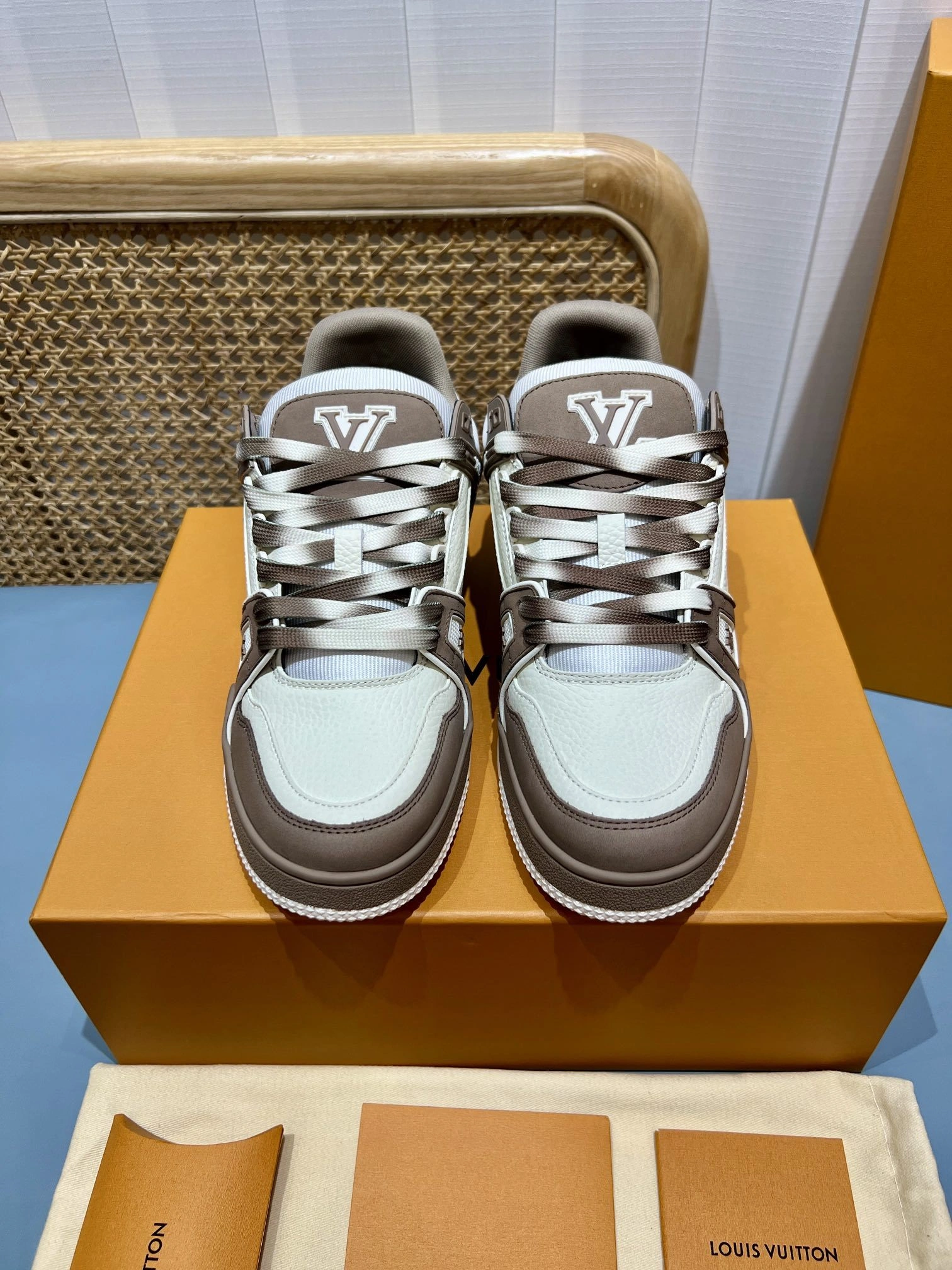 OOBB-- 8V 1ACWBZ Trainer cowhide item:E-X430L0315B