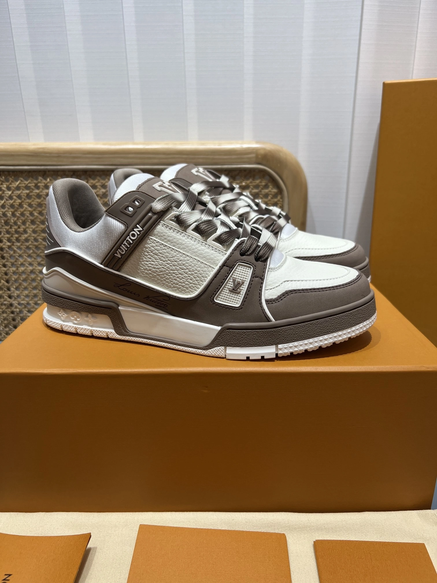 OOBB-- 8V 1ACWBZ Trainer cowhide item:E-X430L0315B
