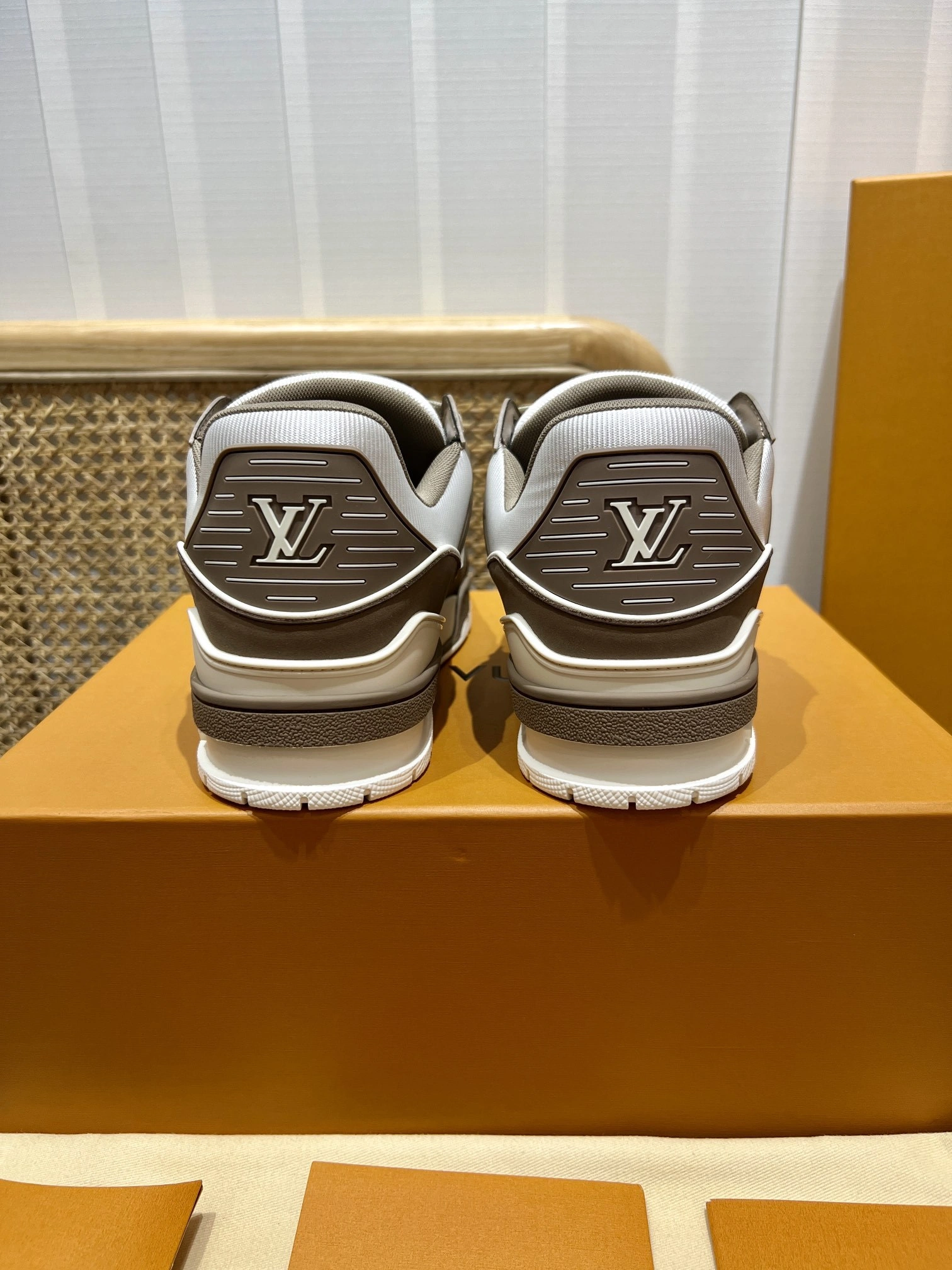OOBB-- 8V 1ACWBZ Trainer cowhide item:E-X430L0315B