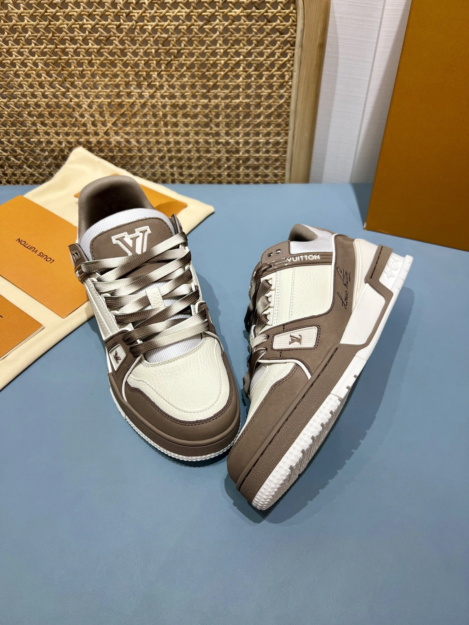 OOBB-- 8V 1ACWBZ Trainer cowhide item:E-X430L0315B
