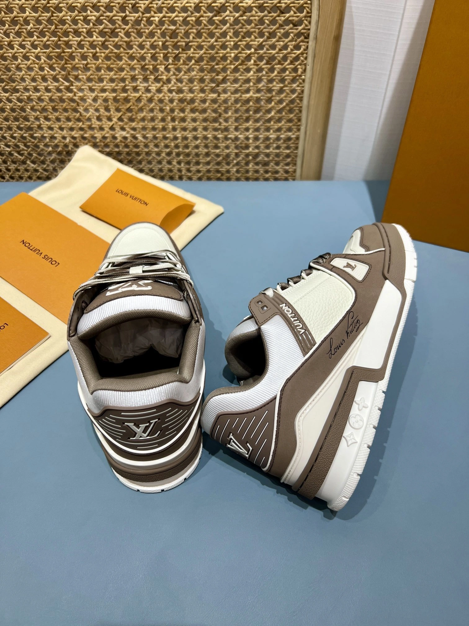 OOBB-- 8V 1ACWBZ Trainer cowhide item:E-X430L0315B