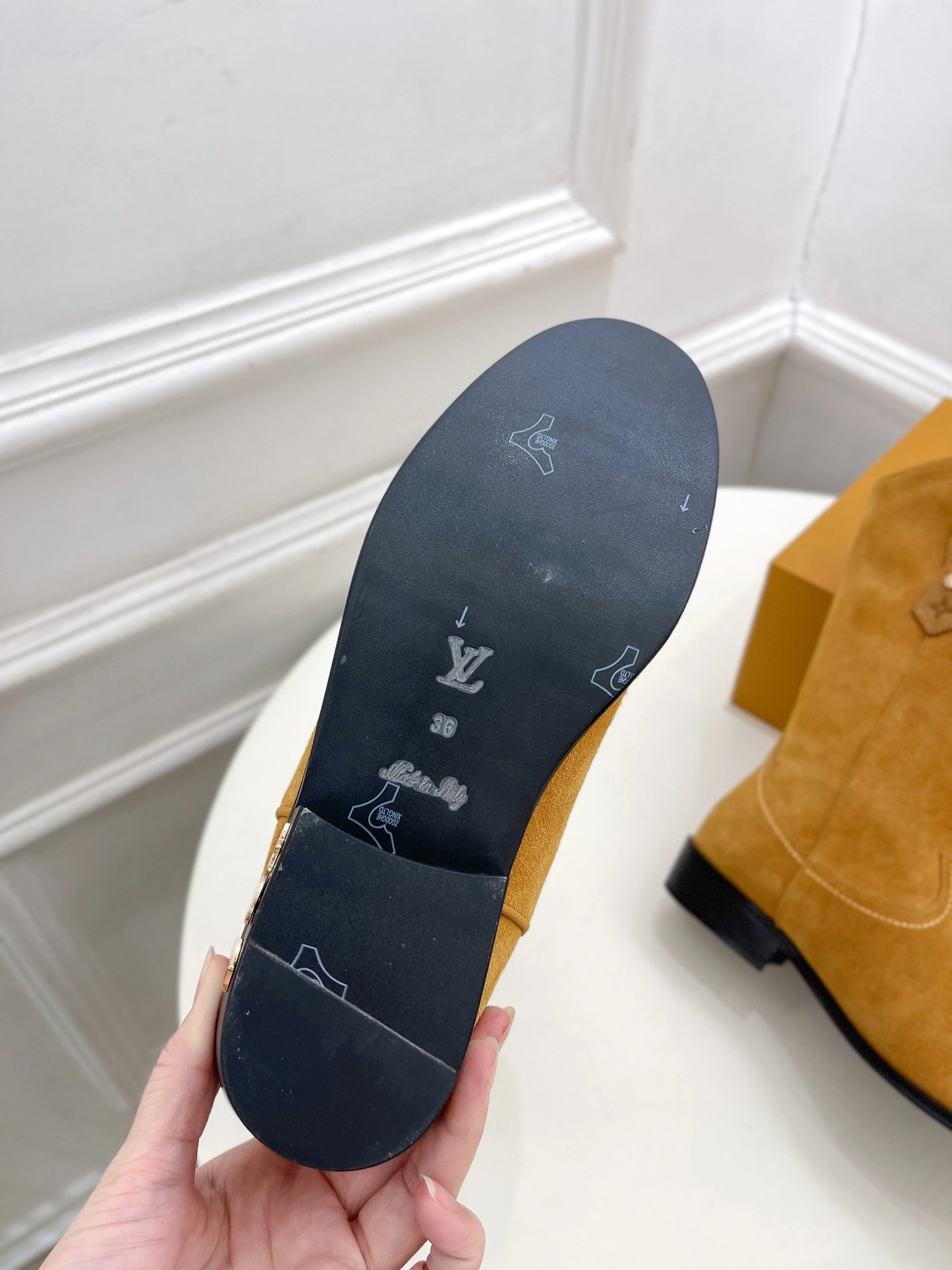 OOBB-- 8V 1AD7PH Calfskin Heel height：3CM item:D-X047L0941