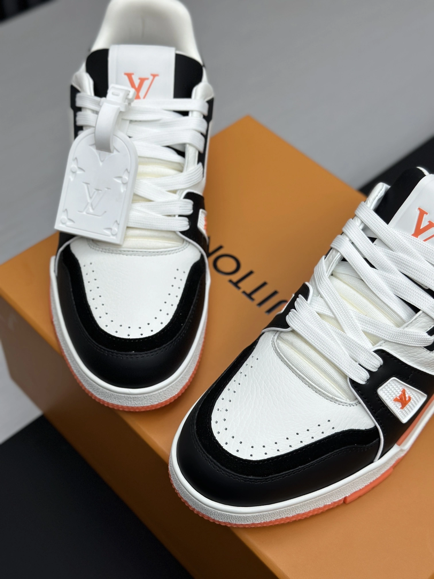 OOBB-- 8V 1ADDZZ cowhide Trainer item:E-X002H2706