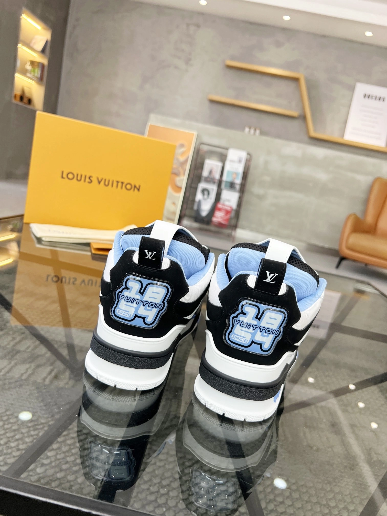 OOBB-- 8V 1ADE0D cowhide item:E-X000A0244