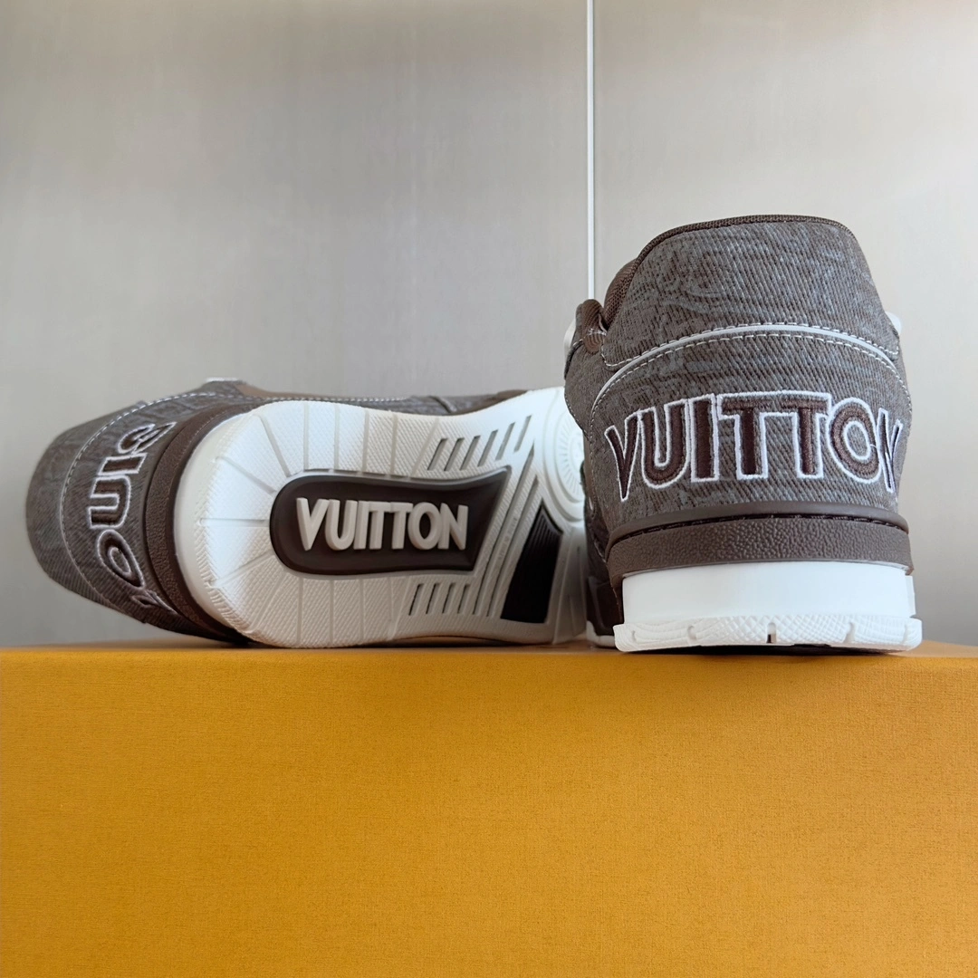OOBB-- 8V 1ADE22 Trainer Thick soles：3CM cowhide item:E-X555C1847