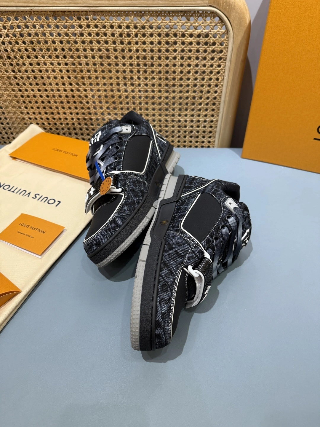 OOBB-- 8V 1ADE2L cowhide Trainer Thick soles：3CM item:E-X430C1849