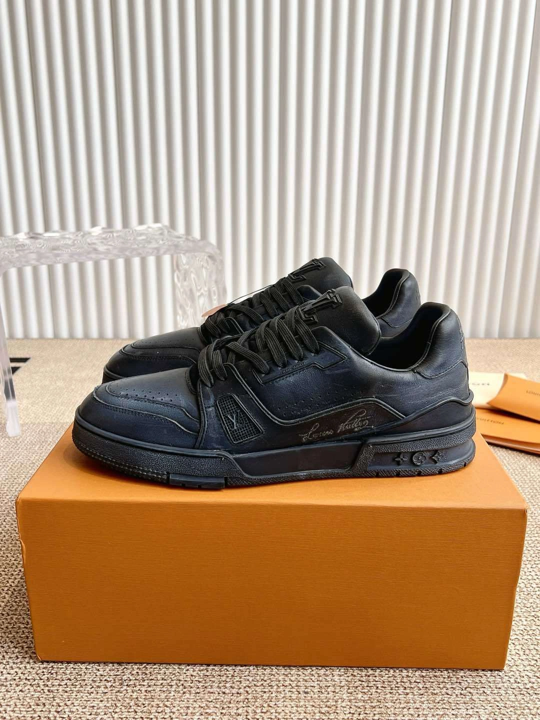OOBB-- 8V 1ADEQP cowhide Trainer item:E-X000H2711