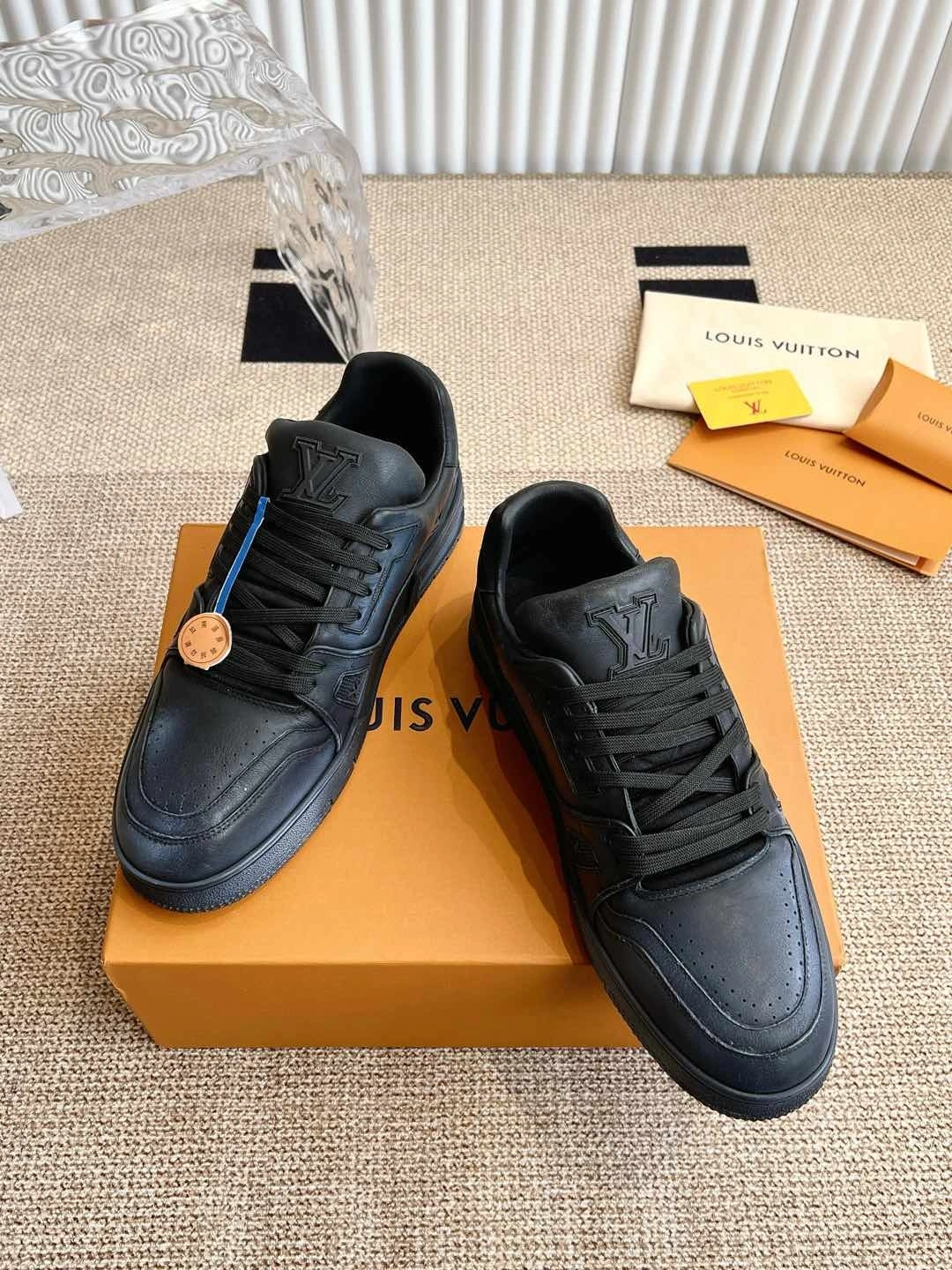 OOBB-- 8V 1ADEQP cowhide Trainer item:E-X000H2711