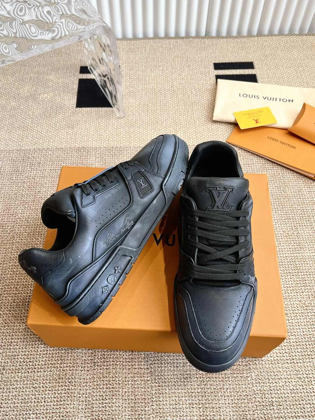 OOBB-- 8V 1ADEQP cowhide Trainer item:E-X000H2711