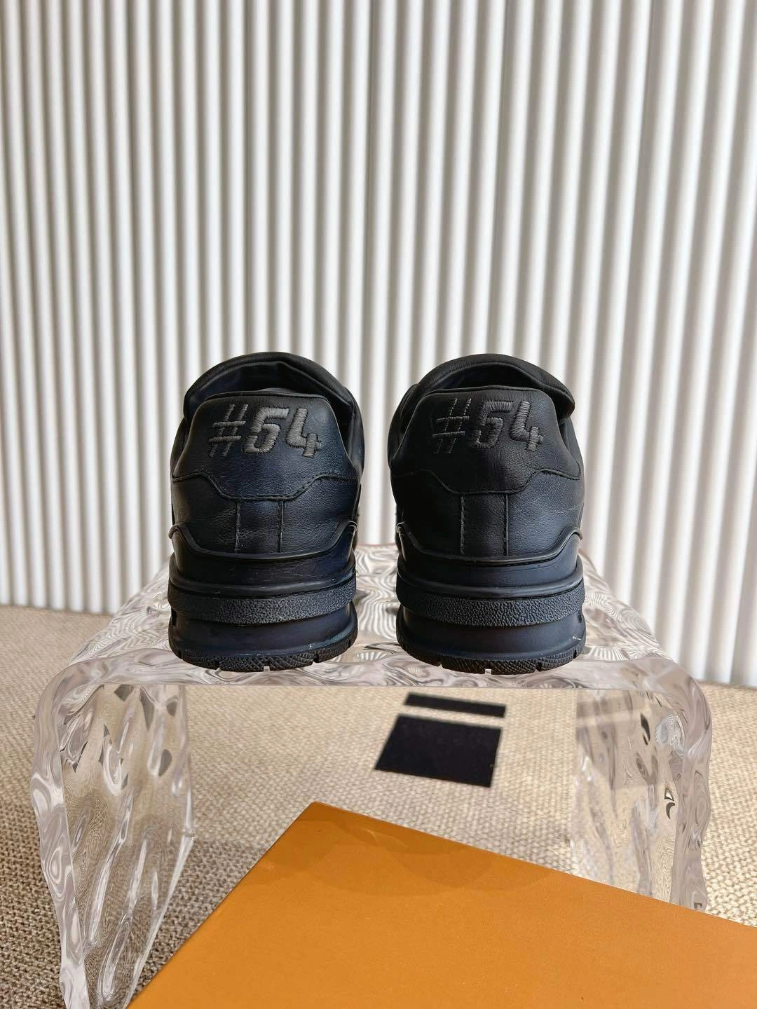 OOBB-- 8V 1ADEQP cowhide Trainer item:E-X000H2711
