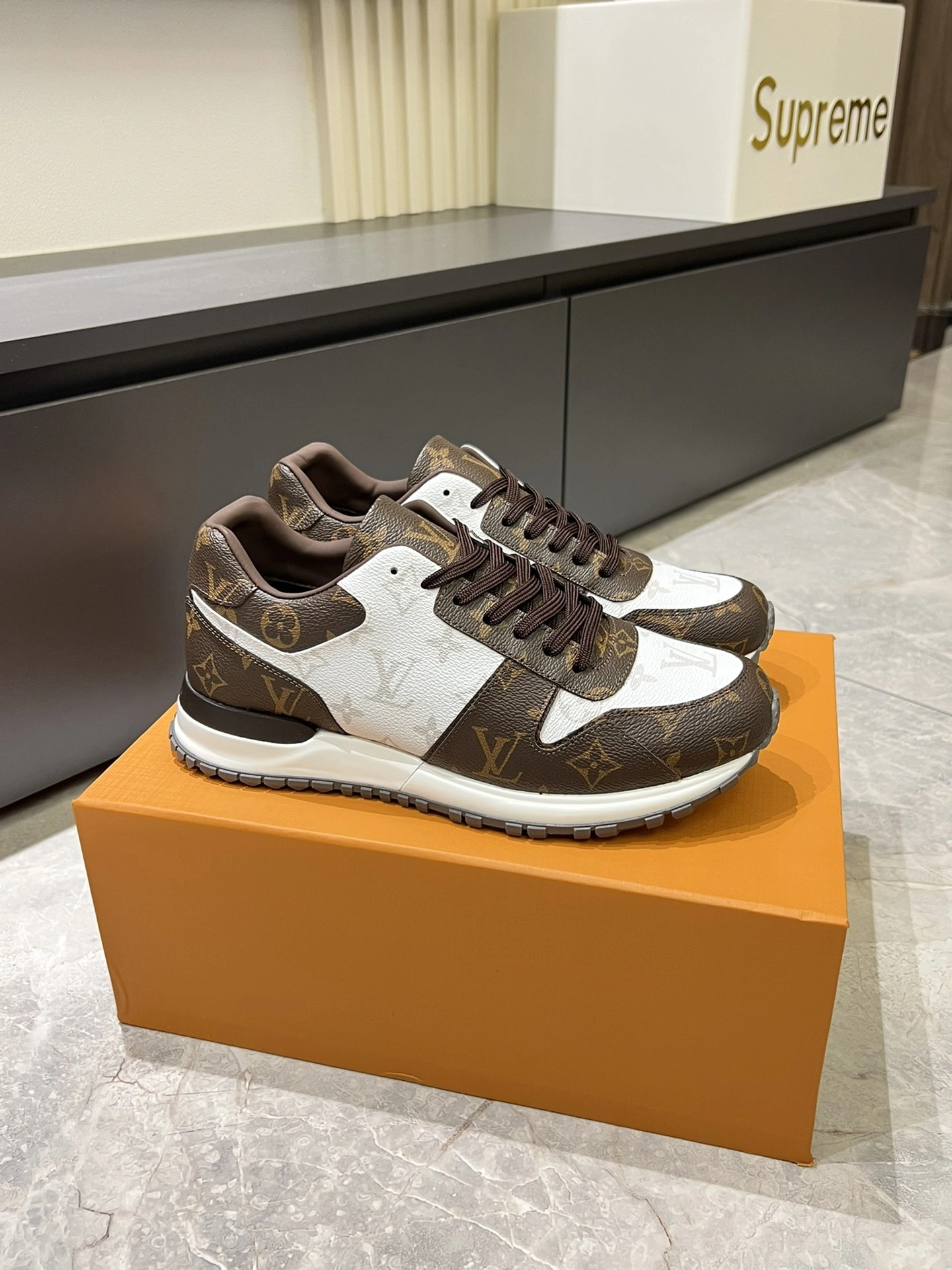 OOBB-- 8V 1ADET9 cowhide sheepskin item:E-X555A0213