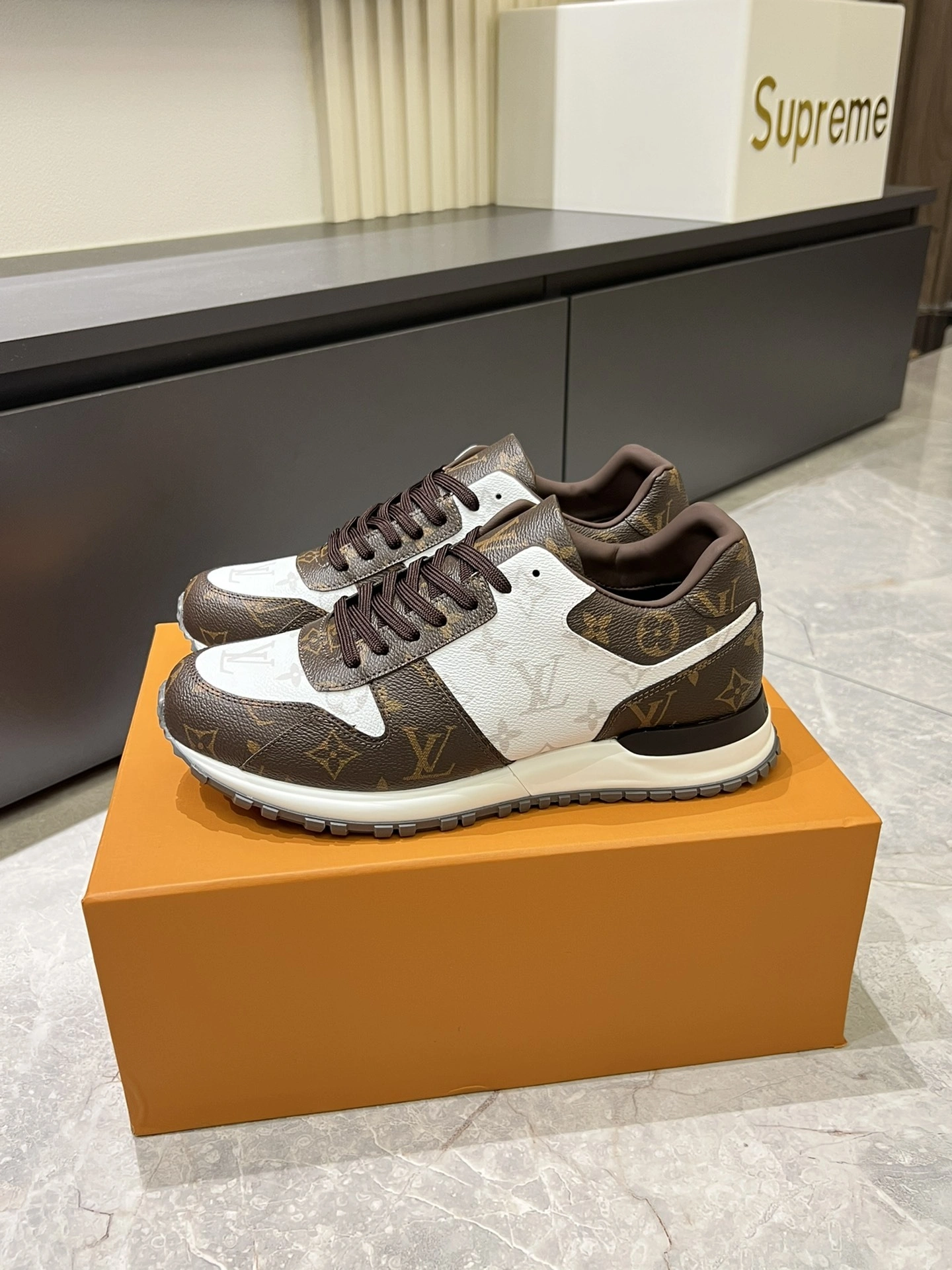 OOBB-- 8V 1ADET9 cowhide sheepskin item:E-X555A0213
