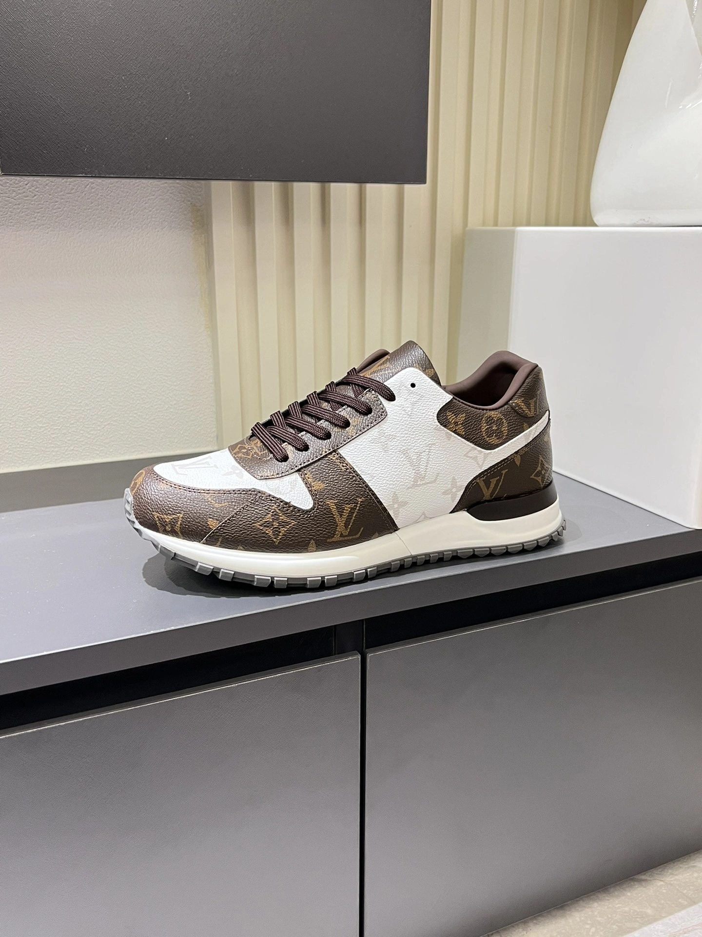 OOBB-- 8V 1ADET9 cowhide sheepskin item:E-X555A0213