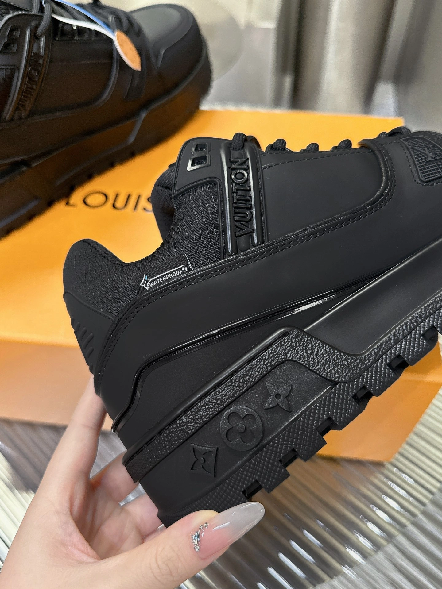OOBB-- 8V 1ADEUH Trainer item:E-X230A0132