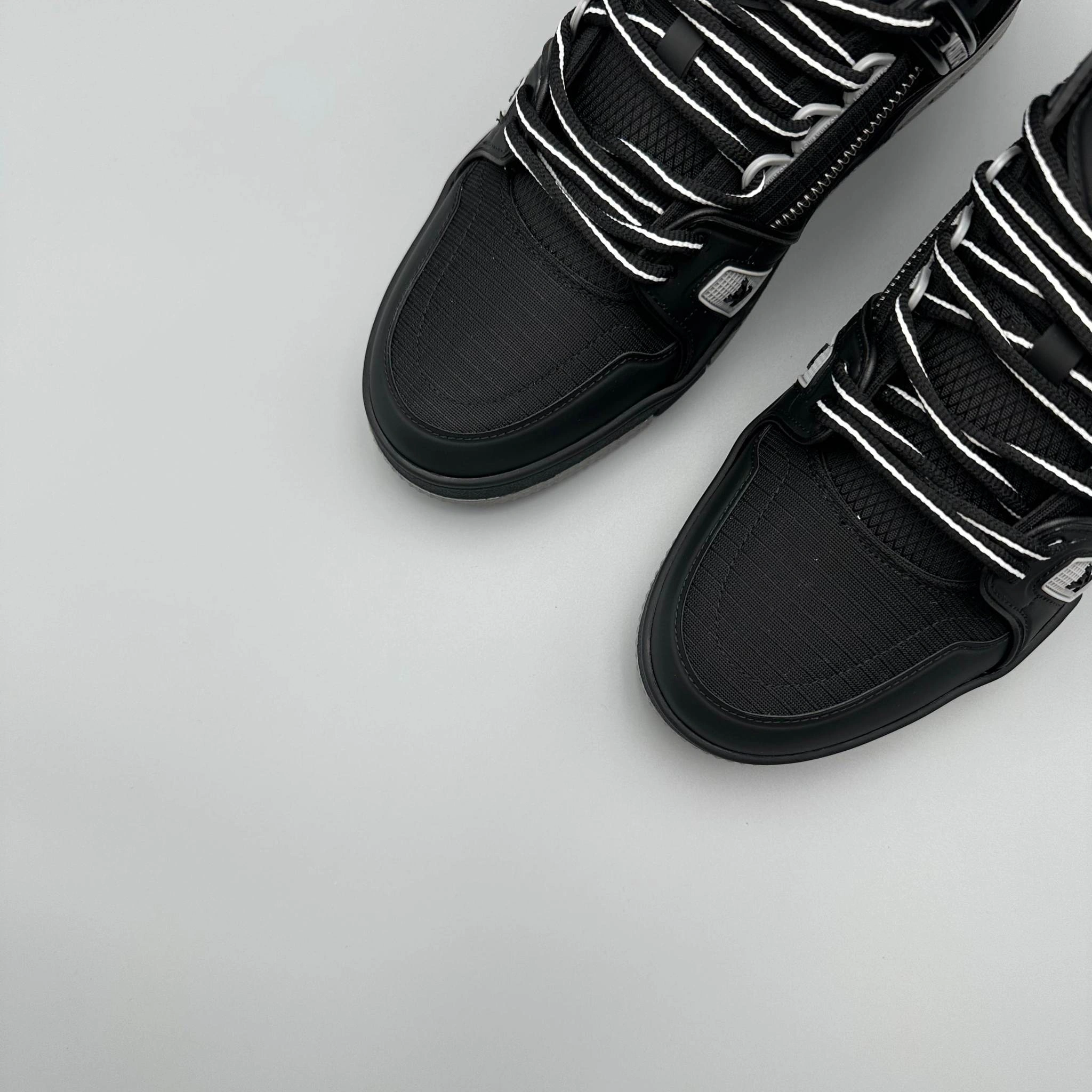 OOBB-- 8V 1ADEW1 Calfskin Trainer item: E-X000H2704