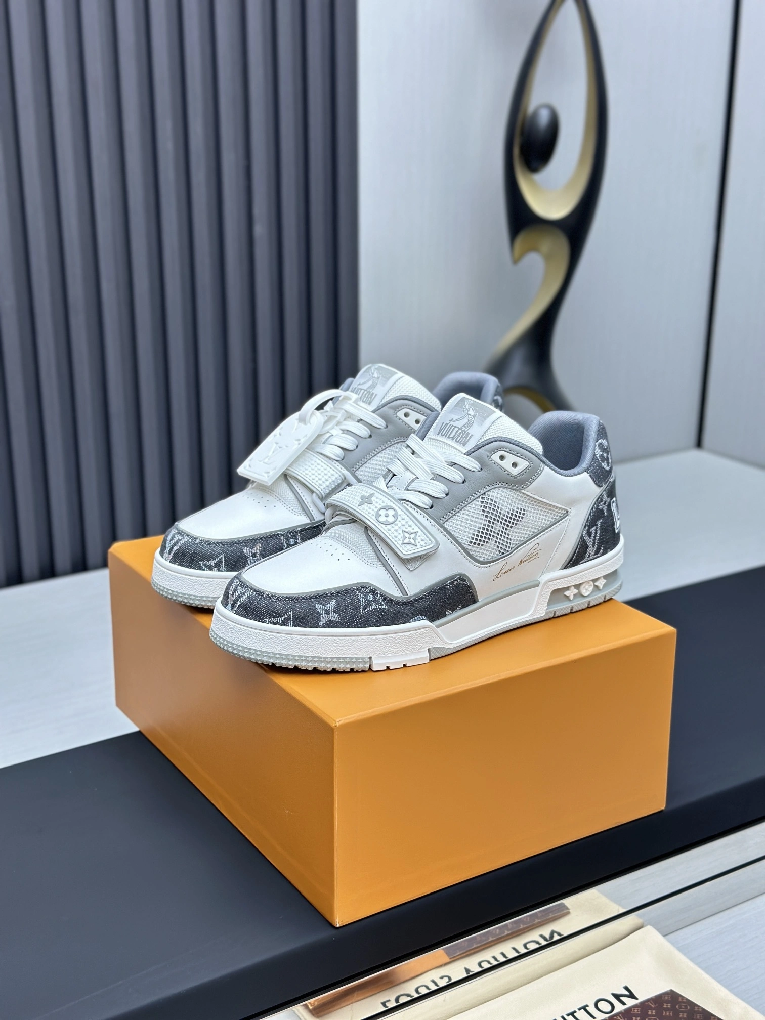 OOBB-- 8V 1ADF0S cowhide Trainer item:E-X000H2714