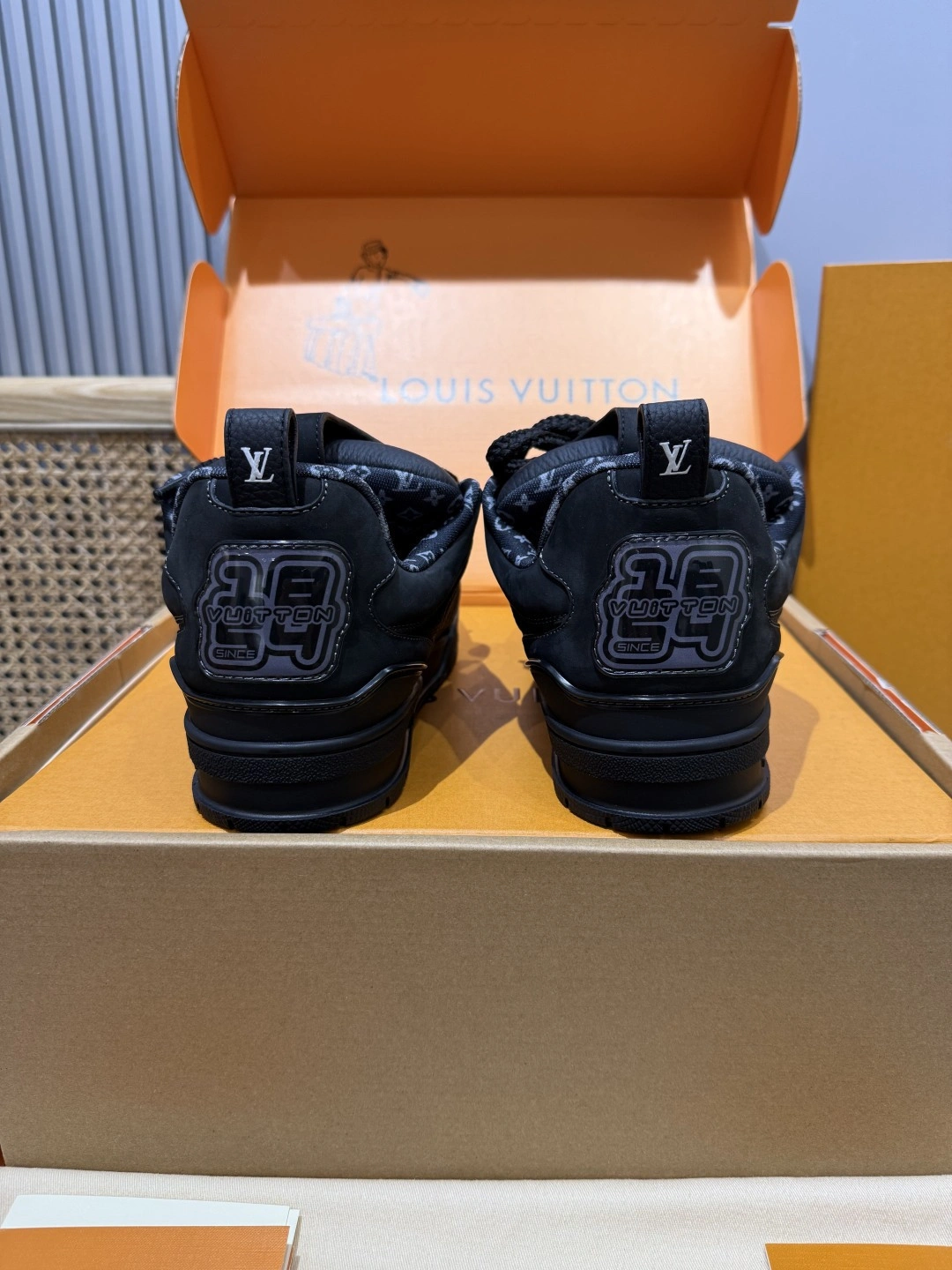 OOBB-- 8V 1ADG87 skate sneaker cowhide item:E-X430K1812