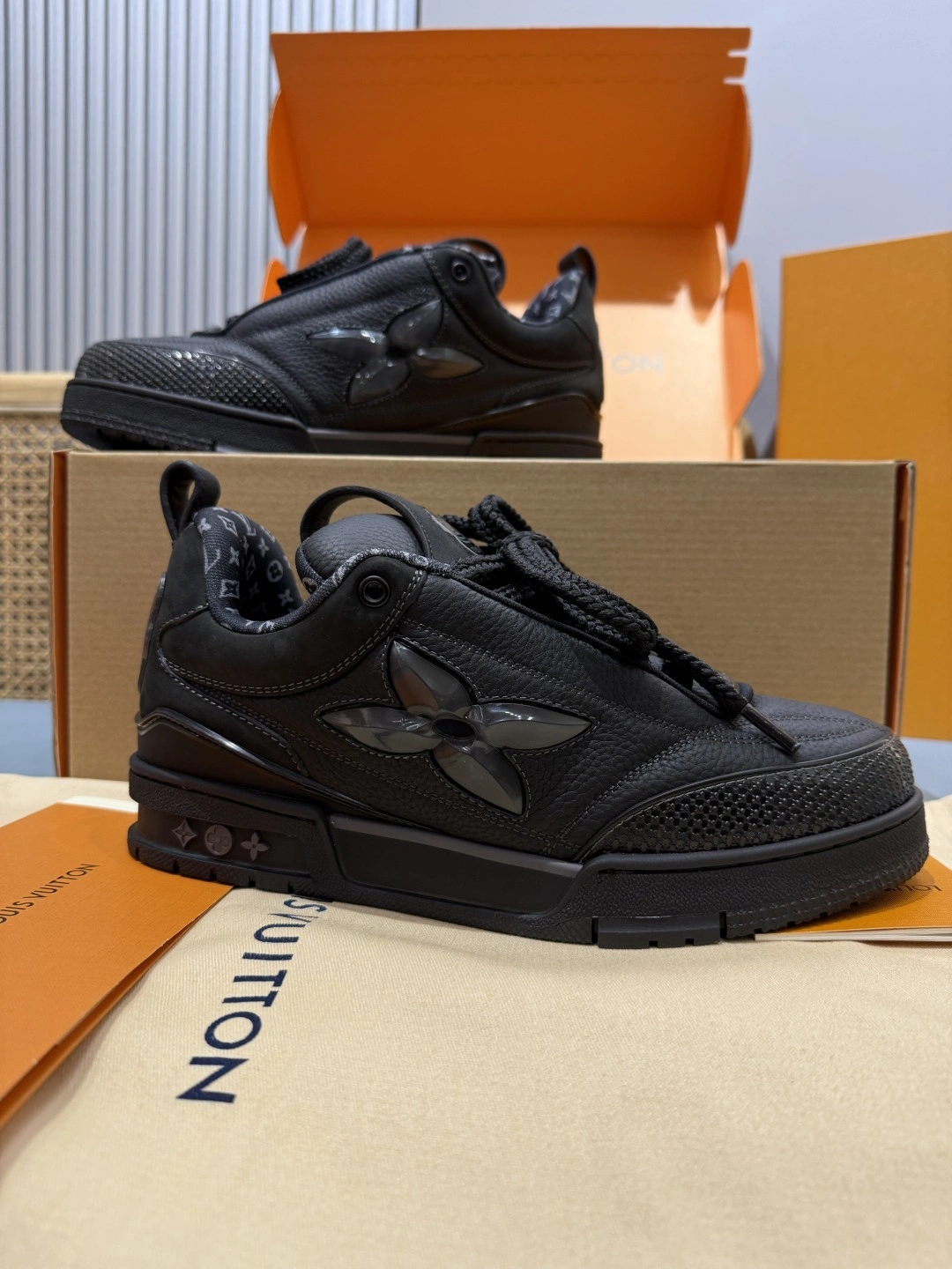 OOBB-- 8V 1ADG87 skate sneaker cowhide item:E-X430K1812