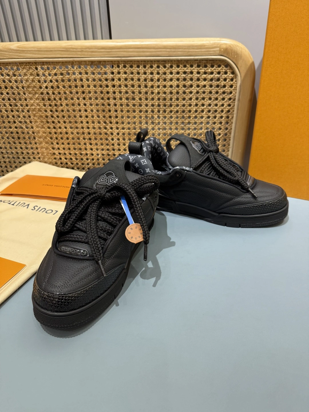 OOBB-- 8V 1ADG87 skate sneaker cowhide item:E-X430K1812