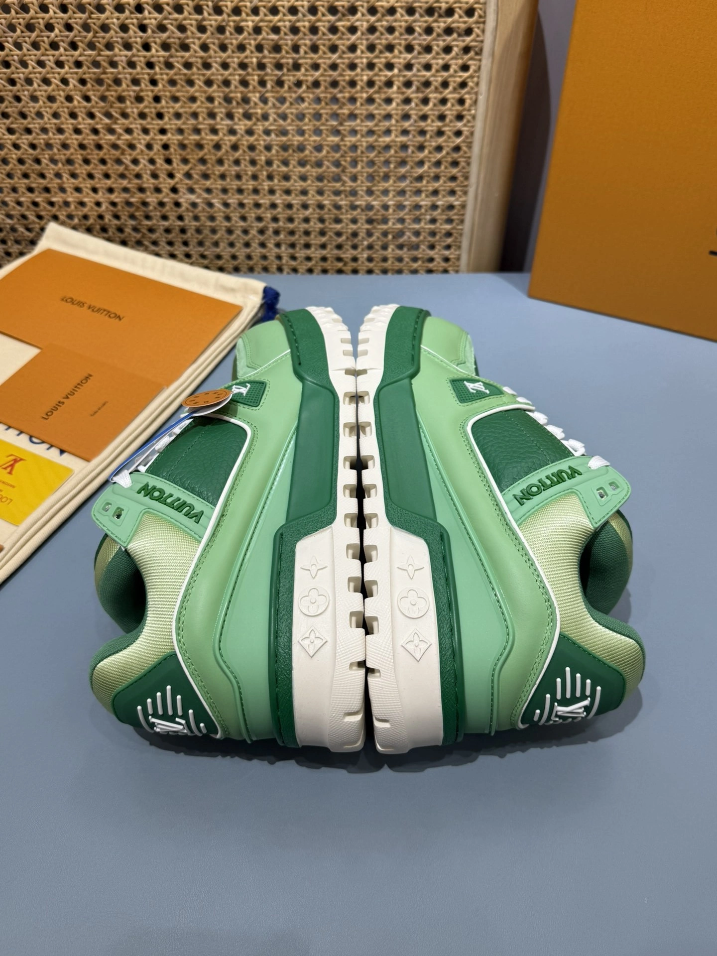 OOBB-- 8V 1ADHFT calfskin item:E-X430F0502