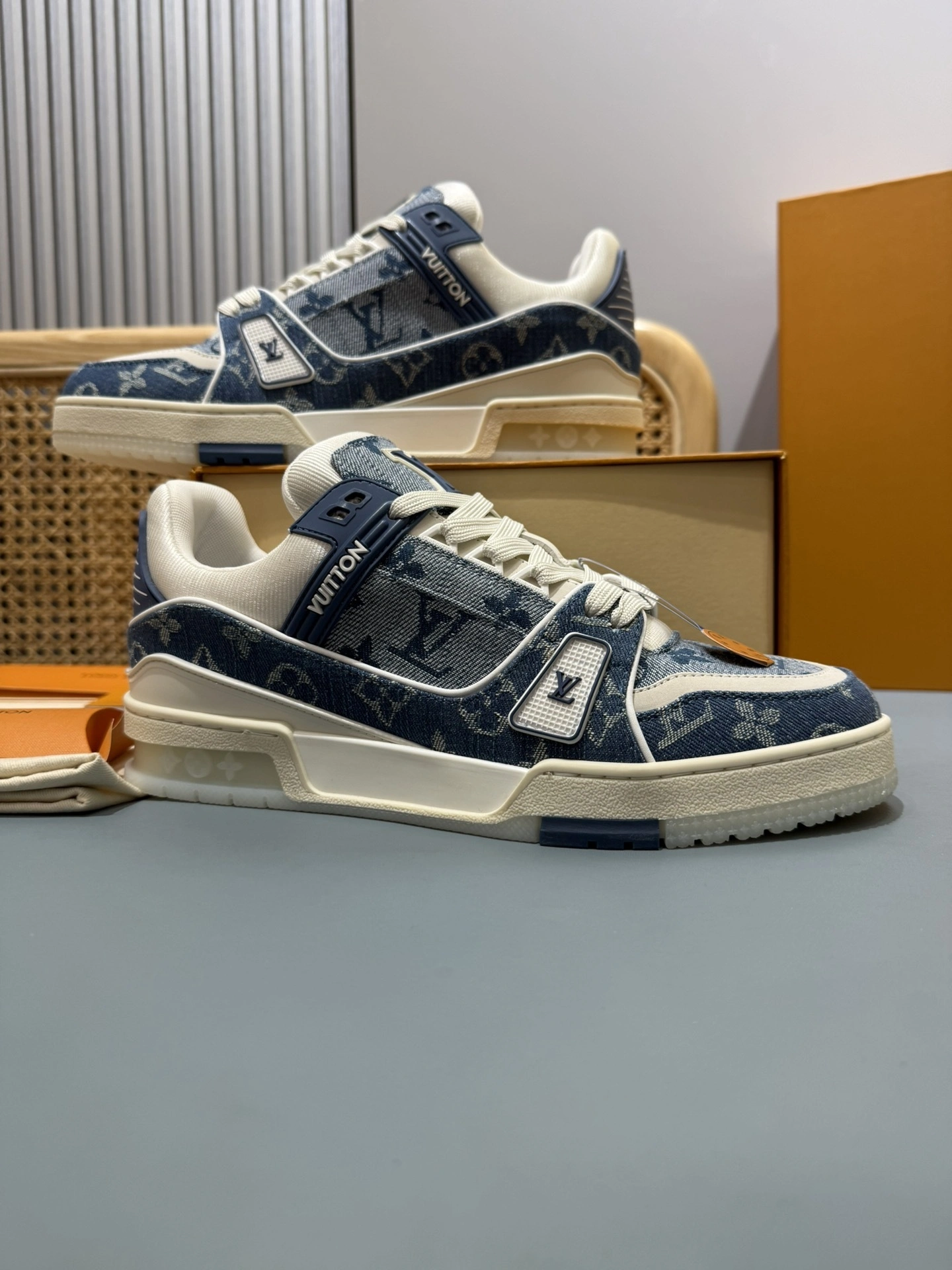 OOBB-- 8V 1ADHIT Trainer Calfskin item:E-X430L0302B