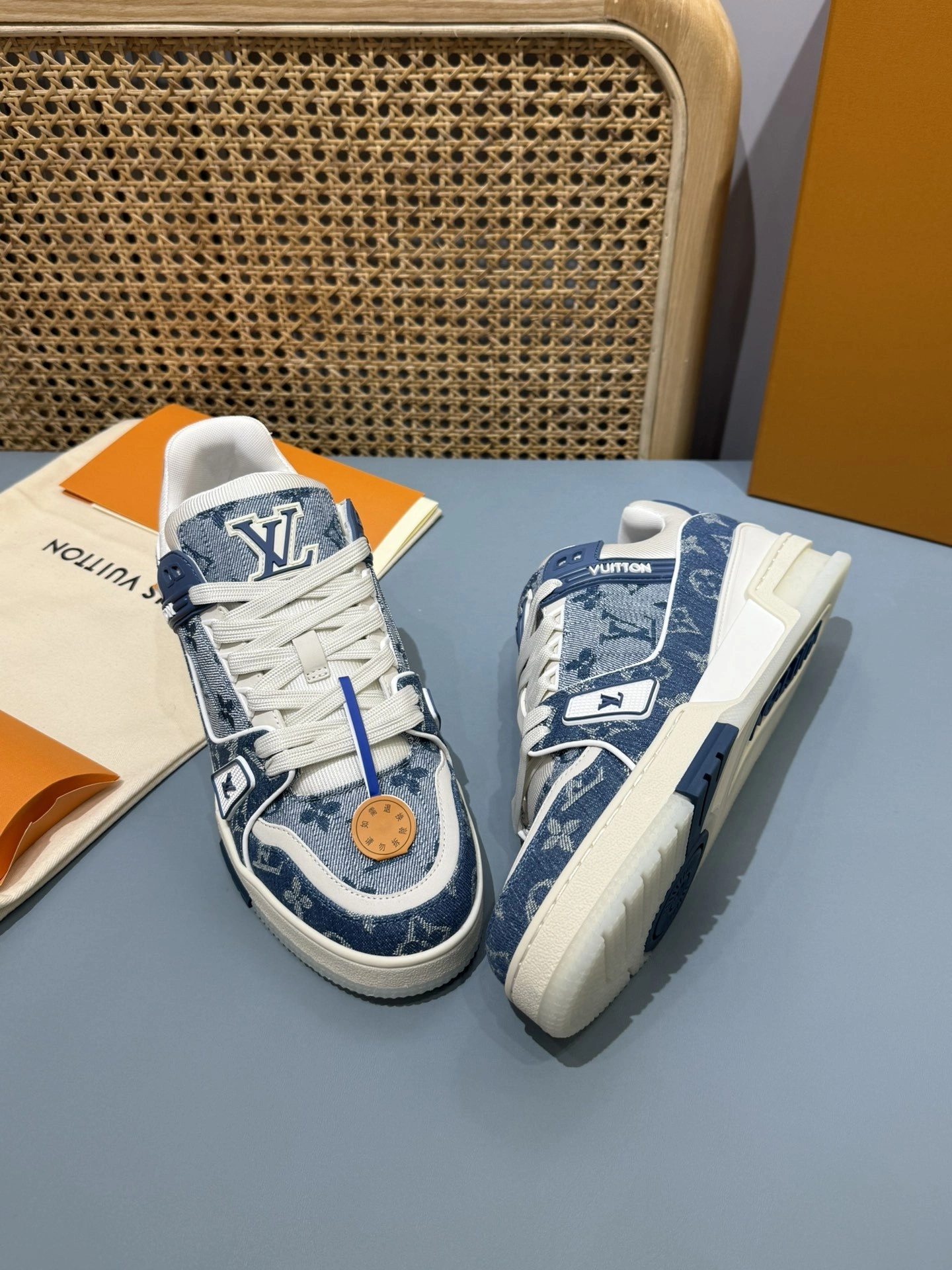 OOBB-- 8V 1ADHIT Trainer Calfskin item:E-X430L0302B