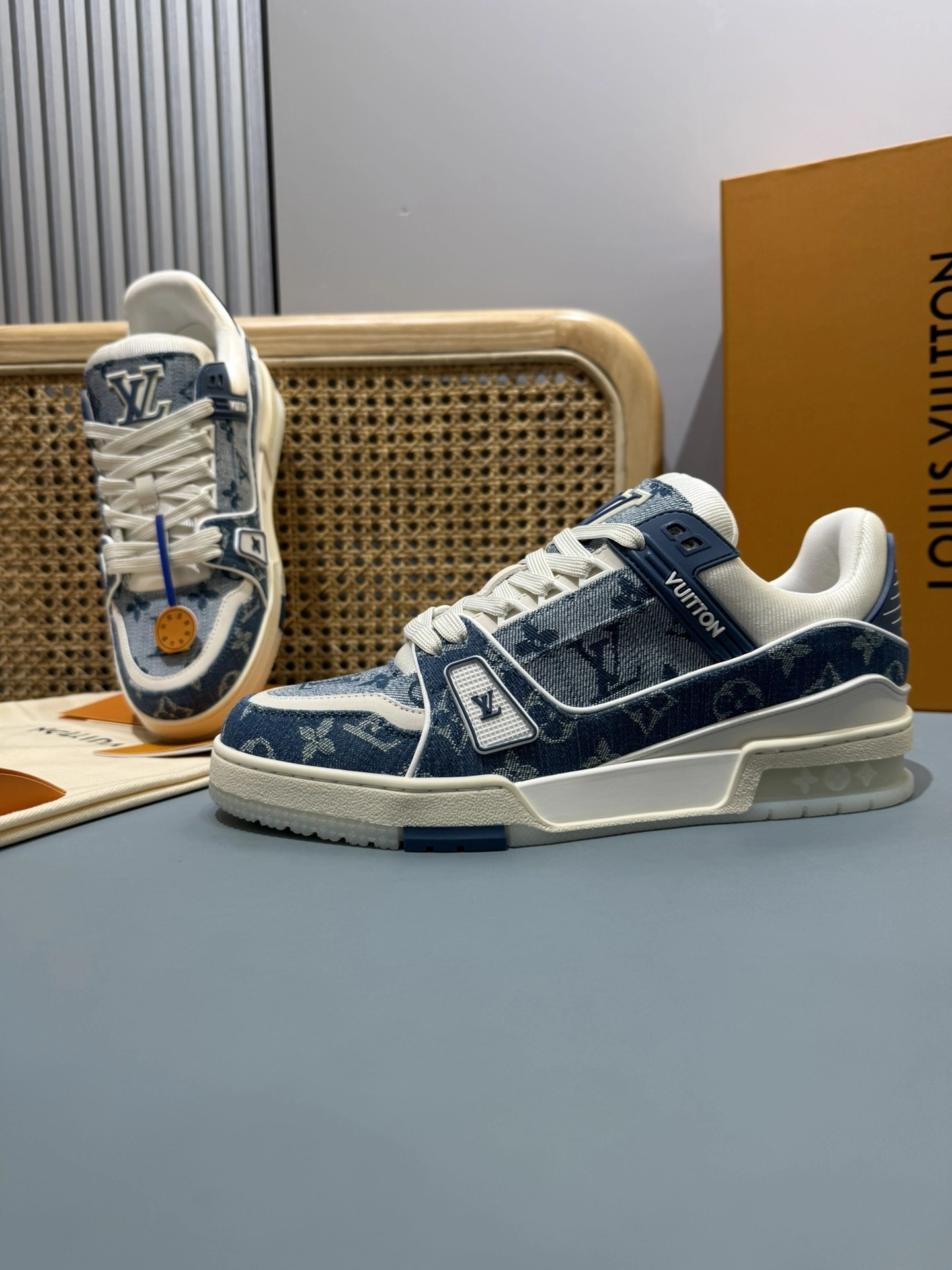 OOBB-- 8V 1ADHIT Trainer Calfskin item:E-X430L0302B