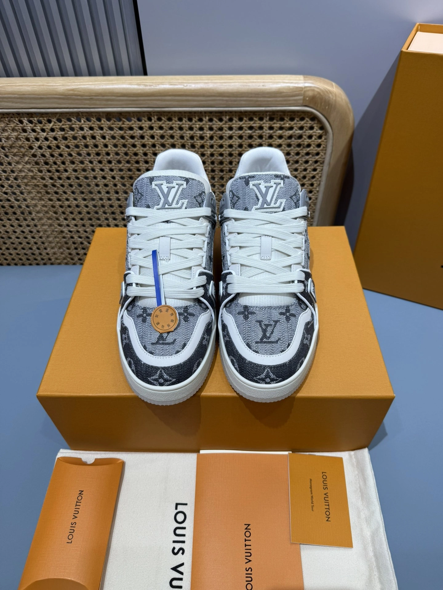 OOBB-- 8V 1ADHIZ Trainer Calfskin item:E-X430L0314B